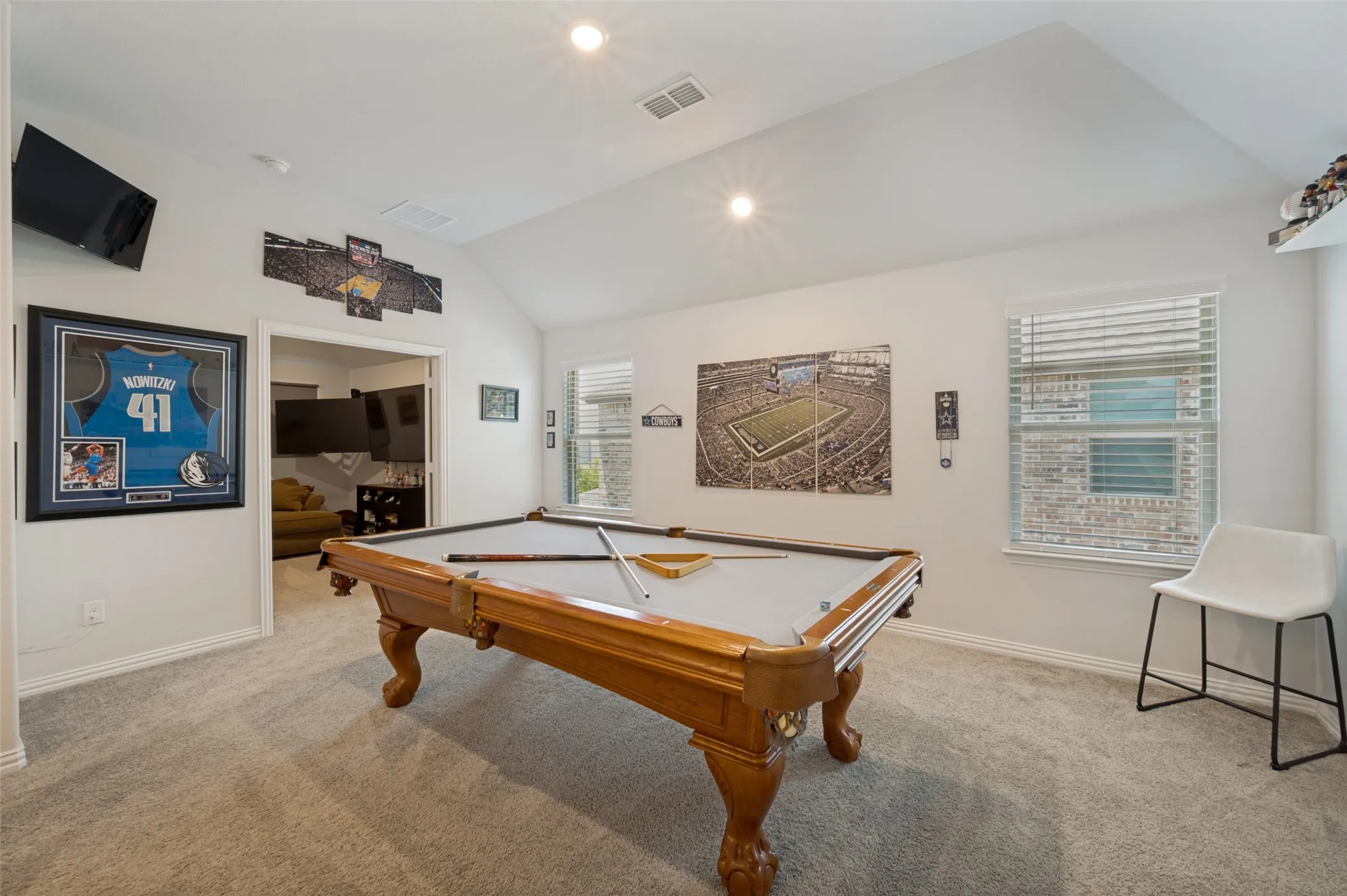 Billards or tv room- Great entertaining space