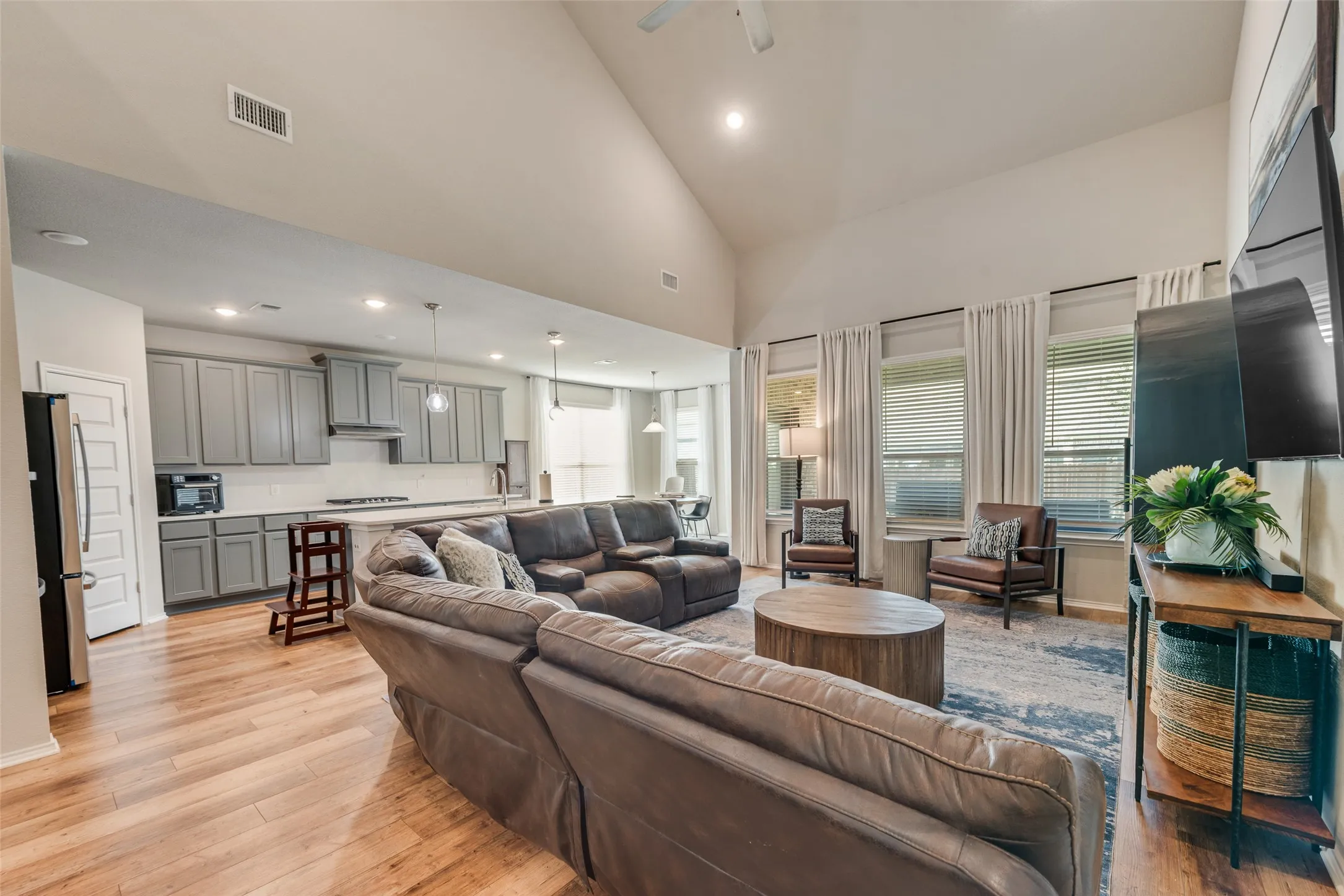 Single Family Residence For Sale in Tarrant County , 6516 Trail Guide, Fort Worth, Texas 76123, 5 Bedroom, 3 Bathroom, 2 Garage spaces, 2,990 Sqft, built in 2022, mls#21338477, Real Estate Agent in Fort Worth, Homes For Sale in Tarrant county, Homes For Sale in Fort Worth, Realtor in Fort Worth Texas, Real Estate Brokerage Independent Realty Texas, Luminita Cordes Realtor