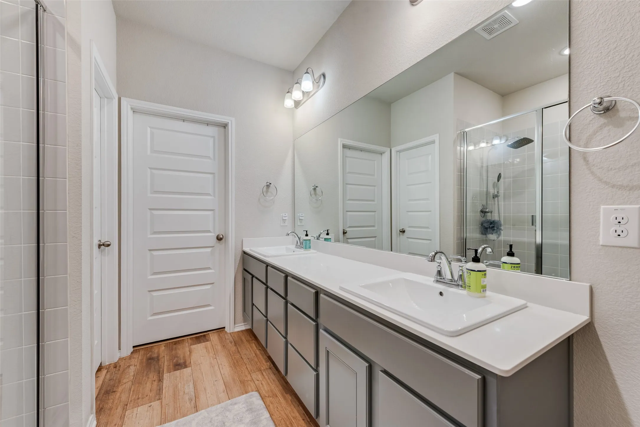 Single Family Residence For Sale in Tarrant County , 6516 Trail Guide, Fort Worth, Texas 76123, 5 Bedroom, 3 Bathroom, 2 Garage spaces, 2,990 Sqft, built in 2022, mls#21338477, Real Estate Agent in Fort Worth, Homes For Sale in Tarrant county, Homes For Sale in Fort Worth, Realtor in Fort Worth Texas, Real Estate Brokerage Independent Realty Texas, Luminita Cordes Realtor