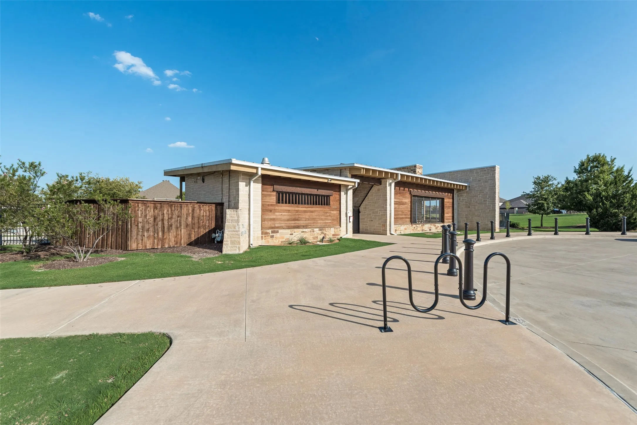 Single Family Residence For Sale in Tarrant County , 6516 Trail Guide, Fort Worth, Texas 76123, 5 Bedroom, 3 Bathroom, 2 Garage spaces, 2,990 Sqft, built in 2022, mls#21338477, Real Estate Agent in Fort Worth, Homes For Sale in Tarrant county, Homes For Sale in Fort Worth, Realtor in Fort Worth Texas, Real Estate Brokerage Independent Realty Texas, Luminita Cordes Realtor