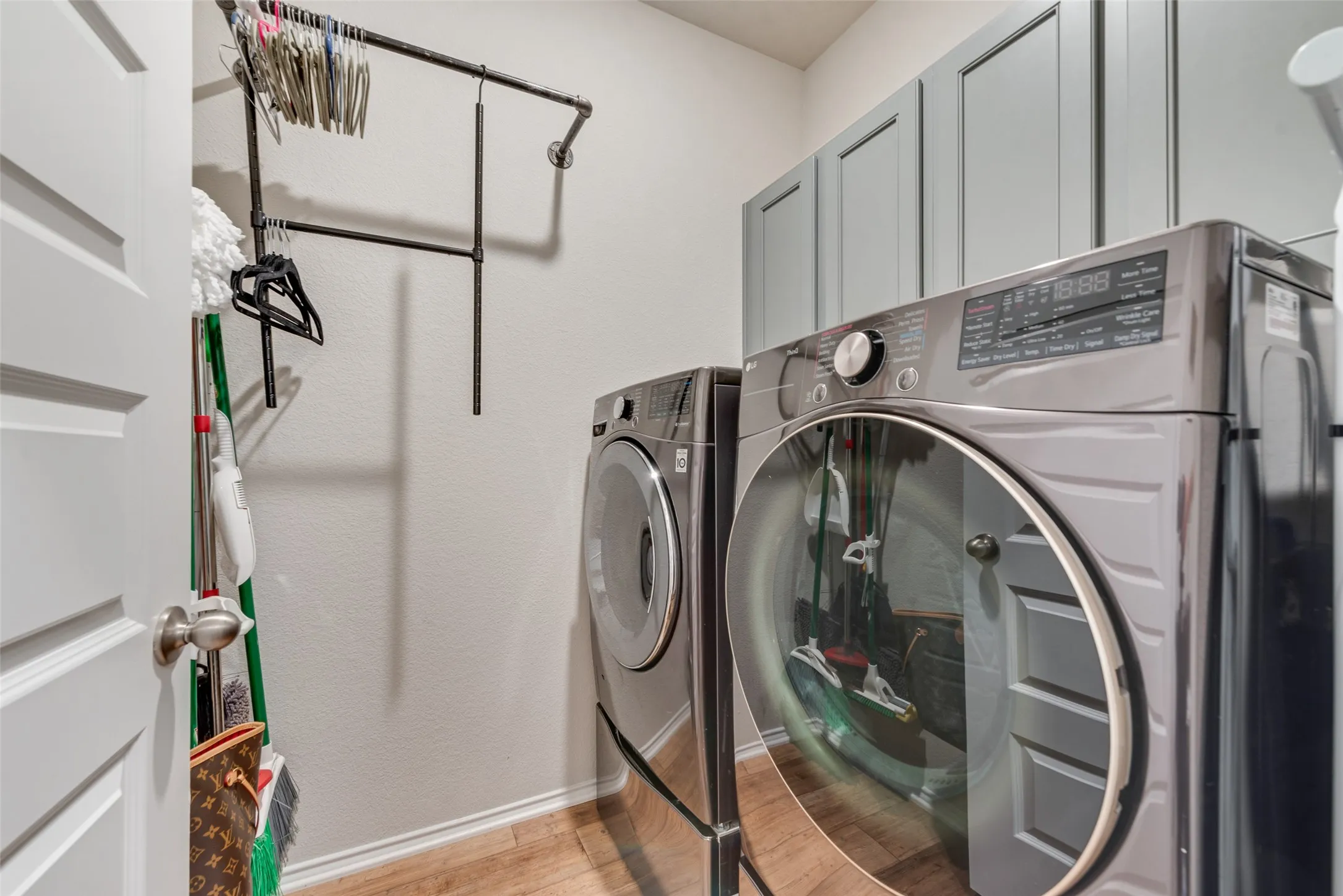Single Family Residence For Sale in Tarrant County , 6516 Trail Guide, Fort Worth, Texas 76123, 5 Bedroom, 3 Bathroom, 2 Garage spaces, 2,990 Sqft, built in 2022, mls#21338477, Real Estate Agent in Fort Worth, Homes For Sale in Tarrant county, Homes For Sale in Fort Worth, Realtor in Fort Worth Texas, Real Estate Brokerage Independent Realty Texas, Luminita Cordes Realtor