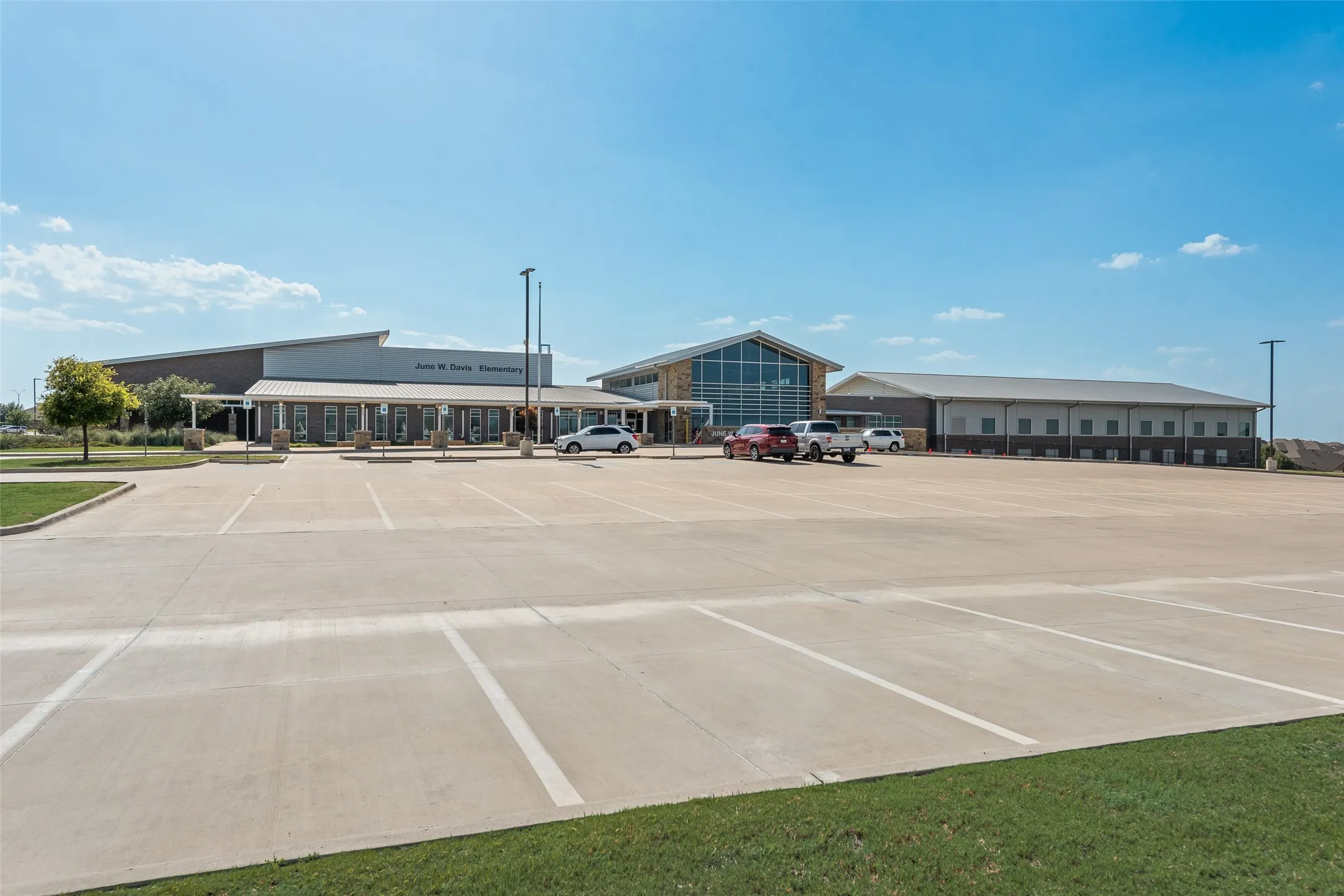 Single Family Residence For Sale in Tarrant County , 6516 Trail Guide, Fort Worth, Texas 76123, 5 Bedroom, 3 Bathroom, 2 Garage spaces, 2,990 Sqft, built in 2022, mls#21338477, Real Estate Agent in Fort Worth, Homes For Sale in Tarrant county, Homes For Sale in Fort Worth, Realtor in Fort Worth Texas, Real Estate Brokerage Independent Realty Texas, Luminita Cordes Realtor