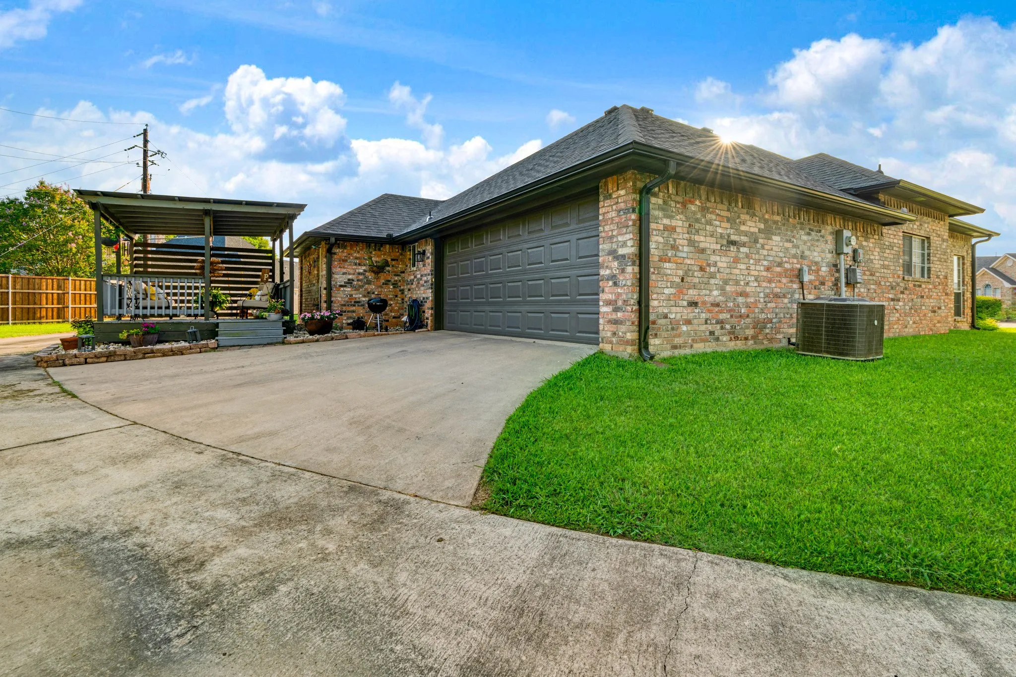 Single Family Residence For Sale in Lamar County , 4250 PRIMROSE Lane, Paris, Texas 75462, 3 Bedroom, 2 Bathroom, 2 Garage spaces, 1,801 Sqft, built in 2000, mls#21338305, Real Estate Agent in Paris, Homes For Sale in Lamar county, Homes For Sale in Paris, Realtor in Paris Texas, Real Estate Brokerage Independent Realty Texas, Luminita Cordes Realtor