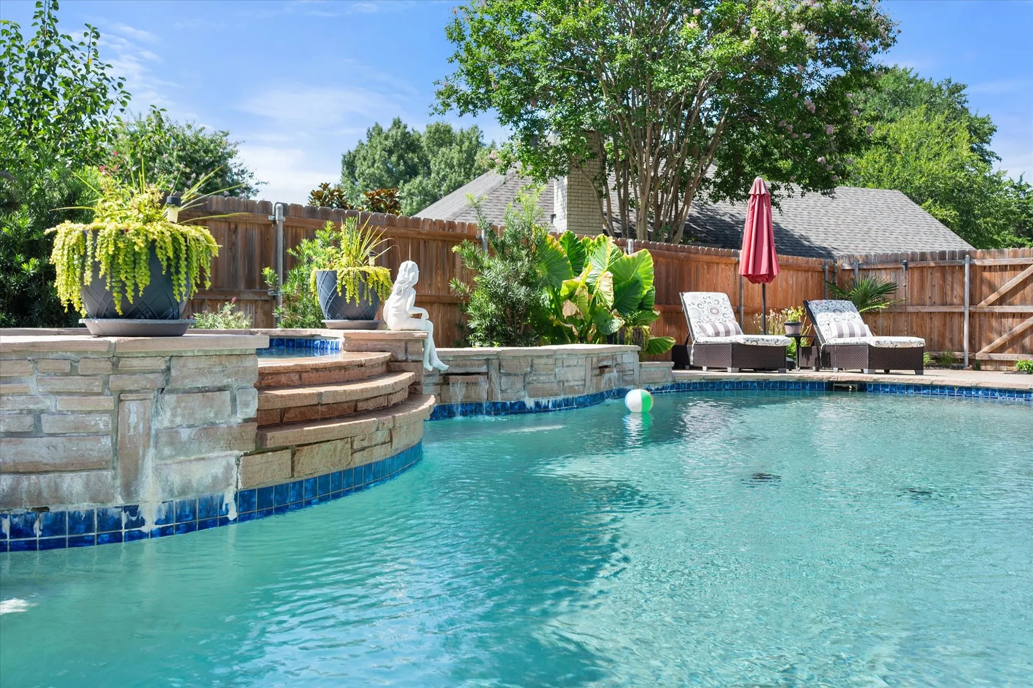 Single Family Residence For Sale in Tarrant County , 5 Brookside Court, Mansfield, Texas 76063, 4 Bedroom, 4 Bathroom, 3 Garage spaces, 3,880 Sqft, built in 1993, mls#21337256, Real Estate Agent in Mansfield, Homes For Sale in Tarrant county, Homes For Sale in Mansfield, Realtor in Mansfield Texas, Real Estate Brokerage Independent Realty Texas, Luminita Cordes Realtor