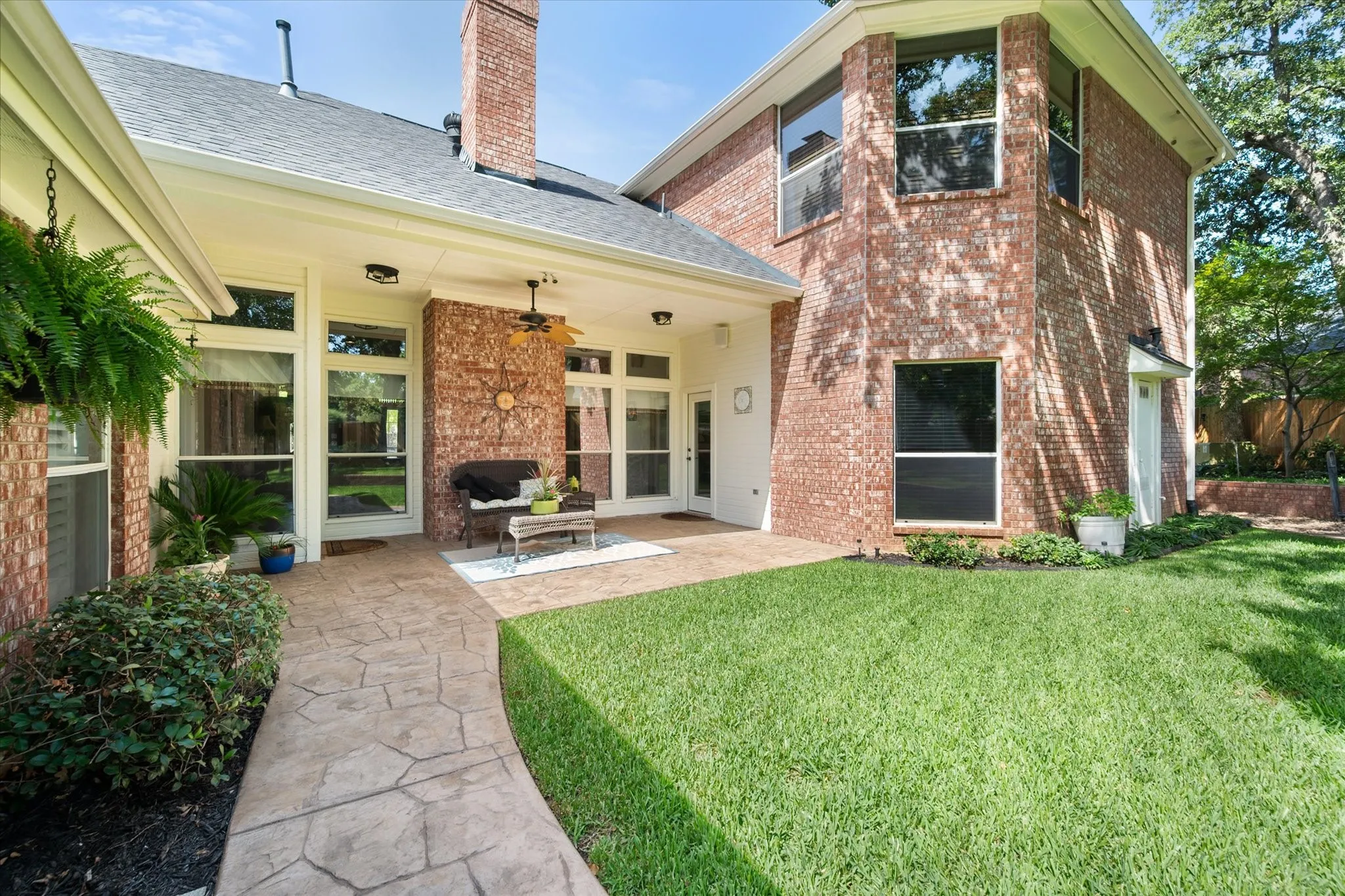 Single Family Residence For Sale in Tarrant County , 5 Brookside Court, Mansfield, Texas 76063, 4 Bedroom, 4 Bathroom, 3 Garage spaces, 3,880 Sqft, built in 1993, mls#21337256, Real Estate Agent in Mansfield, Homes For Sale in Tarrant county, Homes For Sale in Mansfield, Realtor in Mansfield Texas, Real Estate Brokerage Independent Realty Texas, Luminita Cordes Realtor