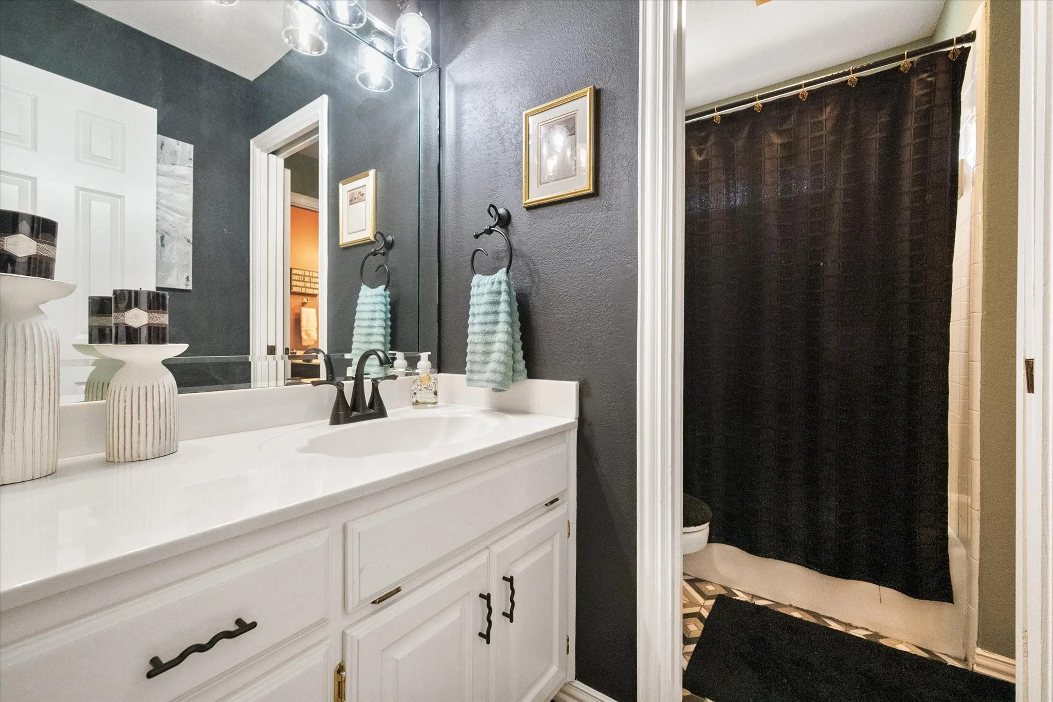 Single Family Residence For Sale in Tarrant County , 5 Brookside Court, Mansfield, Texas 76063, 4 Bedroom, 4 Bathroom, 3 Garage spaces, 3,880 Sqft, built in 1993, mls#21337256, Real Estate Agent in Mansfield, Homes For Sale in Tarrant county, Homes For Sale in Mansfield, Realtor in Mansfield Texas, Real Estate Brokerage Independent Realty Texas, Luminita Cordes Realtor