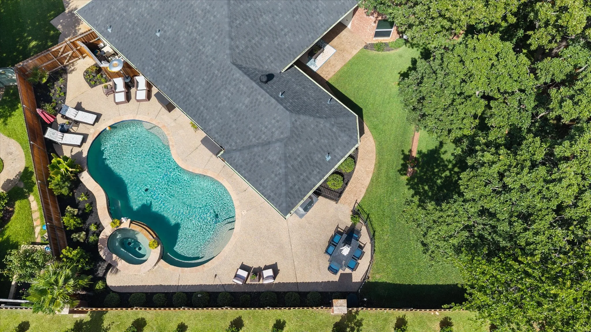 Single Family Residence For Sale in Tarrant County , 5 Brookside Court, Mansfield, Texas 76063, 4 Bedroom, 4 Bathroom, 3 Garage spaces, 3,880 Sqft, built in 1993, mls#21337256, Real Estate Agent in Mansfield, Homes For Sale in Tarrant county, Homes For Sale in Mansfield, Realtor in Mansfield Texas, Real Estate Brokerage Independent Realty Texas, Luminita Cordes Realtor