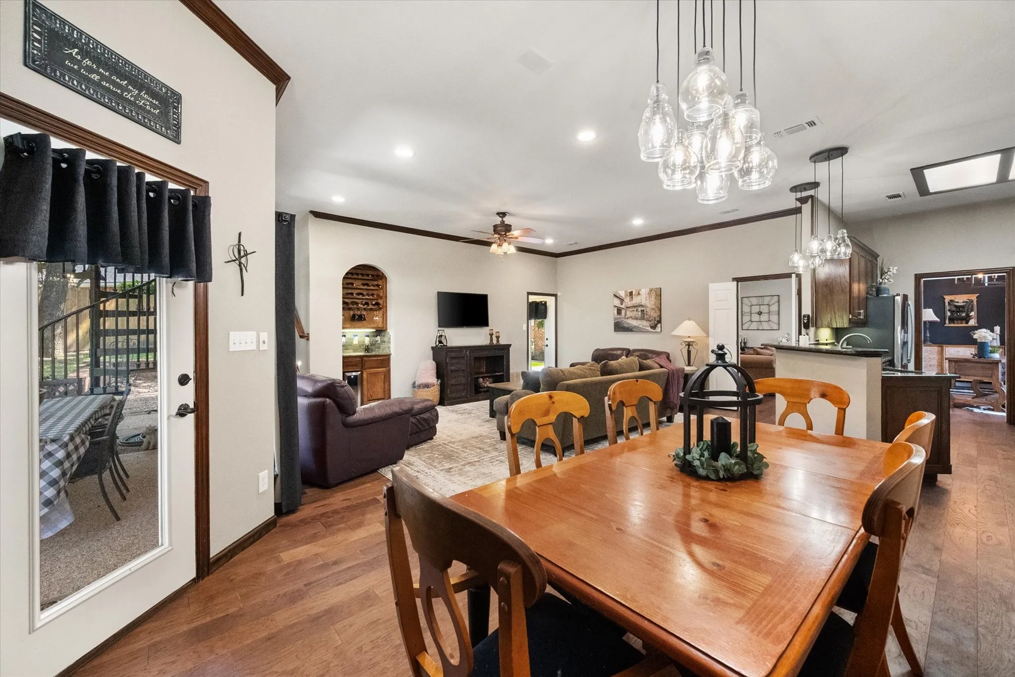 Single Family Residence For Sale in Tarrant County , 5 Brookside Court, Mansfield, Texas 76063, 4 Bedroom, 4 Bathroom, 3 Garage spaces, 3,880 Sqft, built in 1993, mls#21337256, Real Estate Agent in Mansfield, Homes For Sale in Tarrant county, Homes For Sale in Mansfield, Realtor in Mansfield Texas, Real Estate Brokerage Independent Realty Texas, Luminita Cordes Realtor