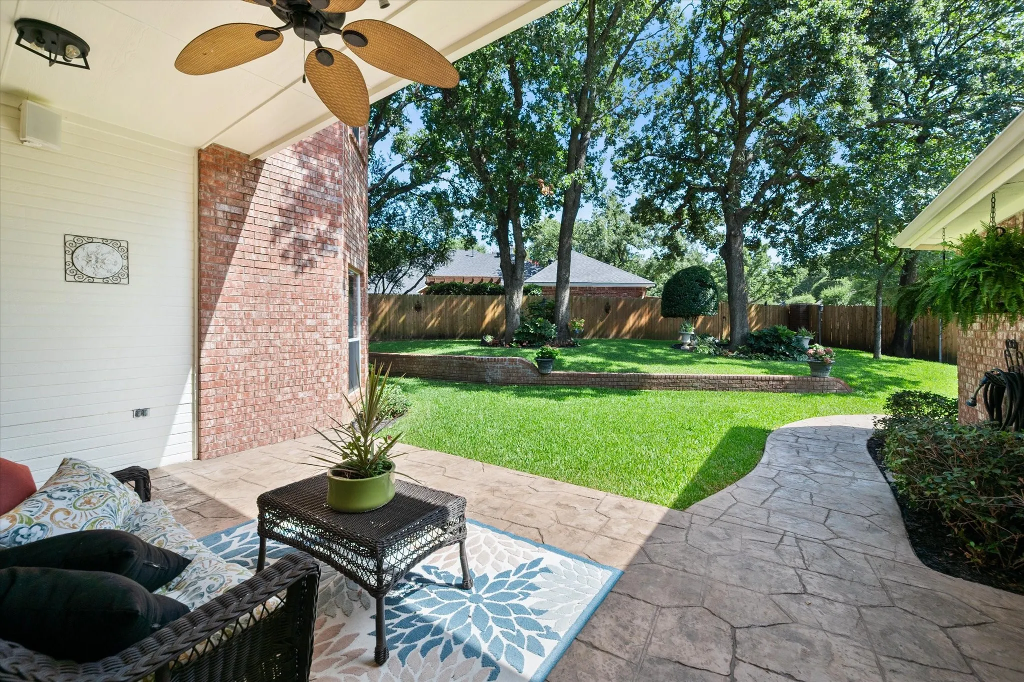 Single Family Residence For Sale in Tarrant County , 5 Brookside Court, Mansfield, Texas 76063, 4 Bedroom, 4 Bathroom, 3 Garage spaces, 3,880 Sqft, built in 1993, mls#21337256, Real Estate Agent in Mansfield, Homes For Sale in Tarrant county, Homes For Sale in Mansfield, Realtor in Mansfield Texas, Real Estate Brokerage Independent Realty Texas, Luminita Cordes Realtor