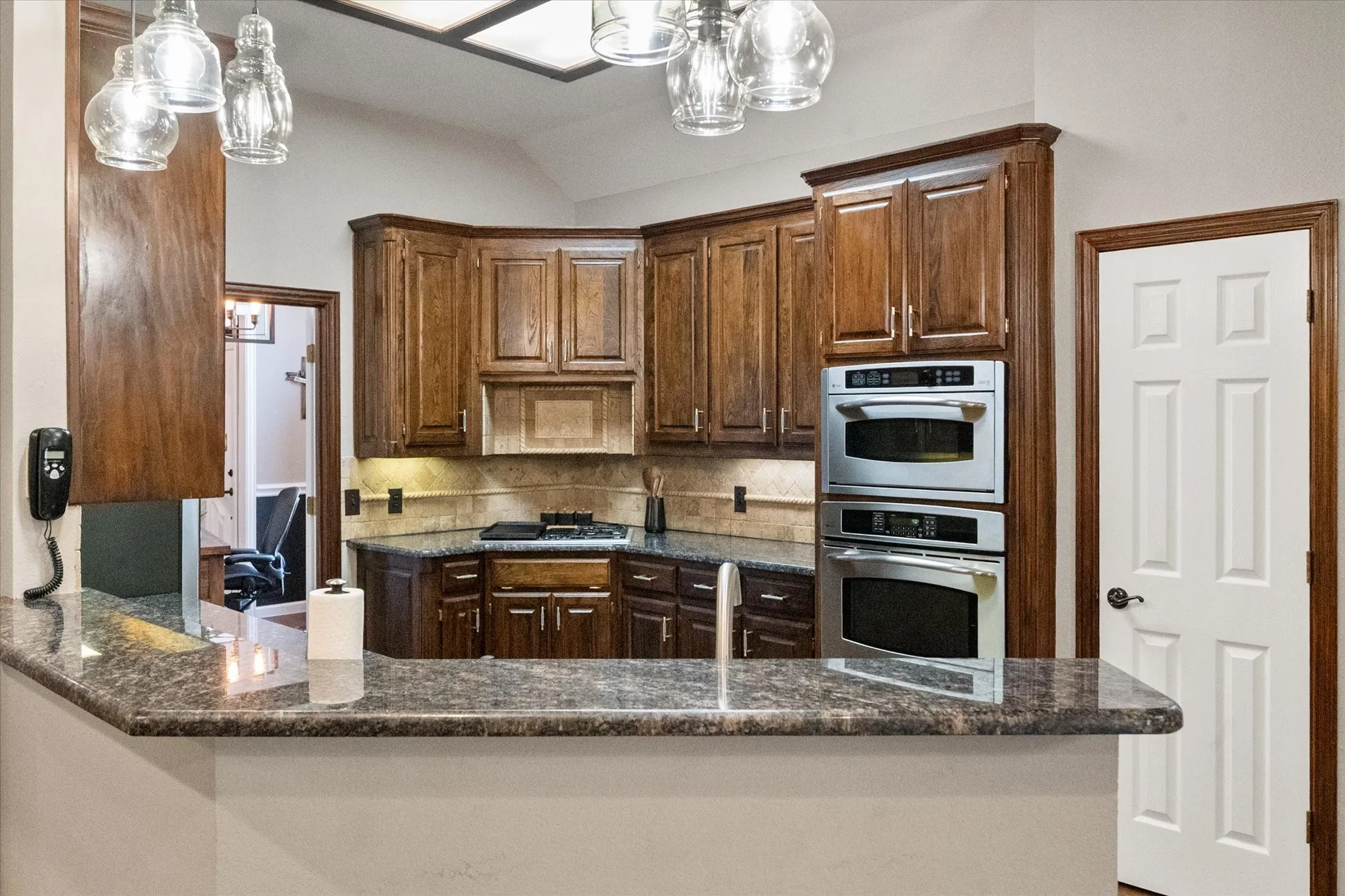Single Family Residence For Sale in Tarrant County , 5 Brookside Court, Mansfield, Texas 76063, 4 Bedroom, 4 Bathroom, 3 Garage spaces, 3,880 Sqft, built in 1993, mls#21337256, Real Estate Agent in Mansfield, Homes For Sale in Tarrant county, Homes For Sale in Mansfield, Realtor in Mansfield Texas, Real Estate Brokerage Independent Realty Texas, Luminita Cordes Realtor