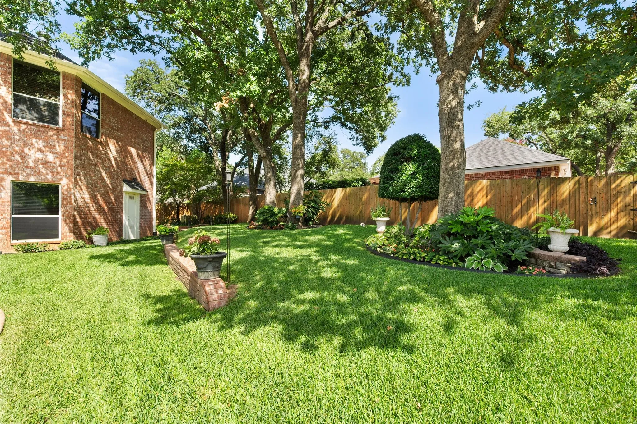 Single Family Residence For Sale in Tarrant County , 5 Brookside Court, Mansfield, Texas 76063, 4 Bedroom, 4 Bathroom, 3 Garage spaces, 3,880 Sqft, built in 1993, mls#21337256, Real Estate Agent in Mansfield, Homes For Sale in Tarrant county, Homes For Sale in Mansfield, Realtor in Mansfield Texas, Real Estate Brokerage Independent Realty Texas, Luminita Cordes Realtor