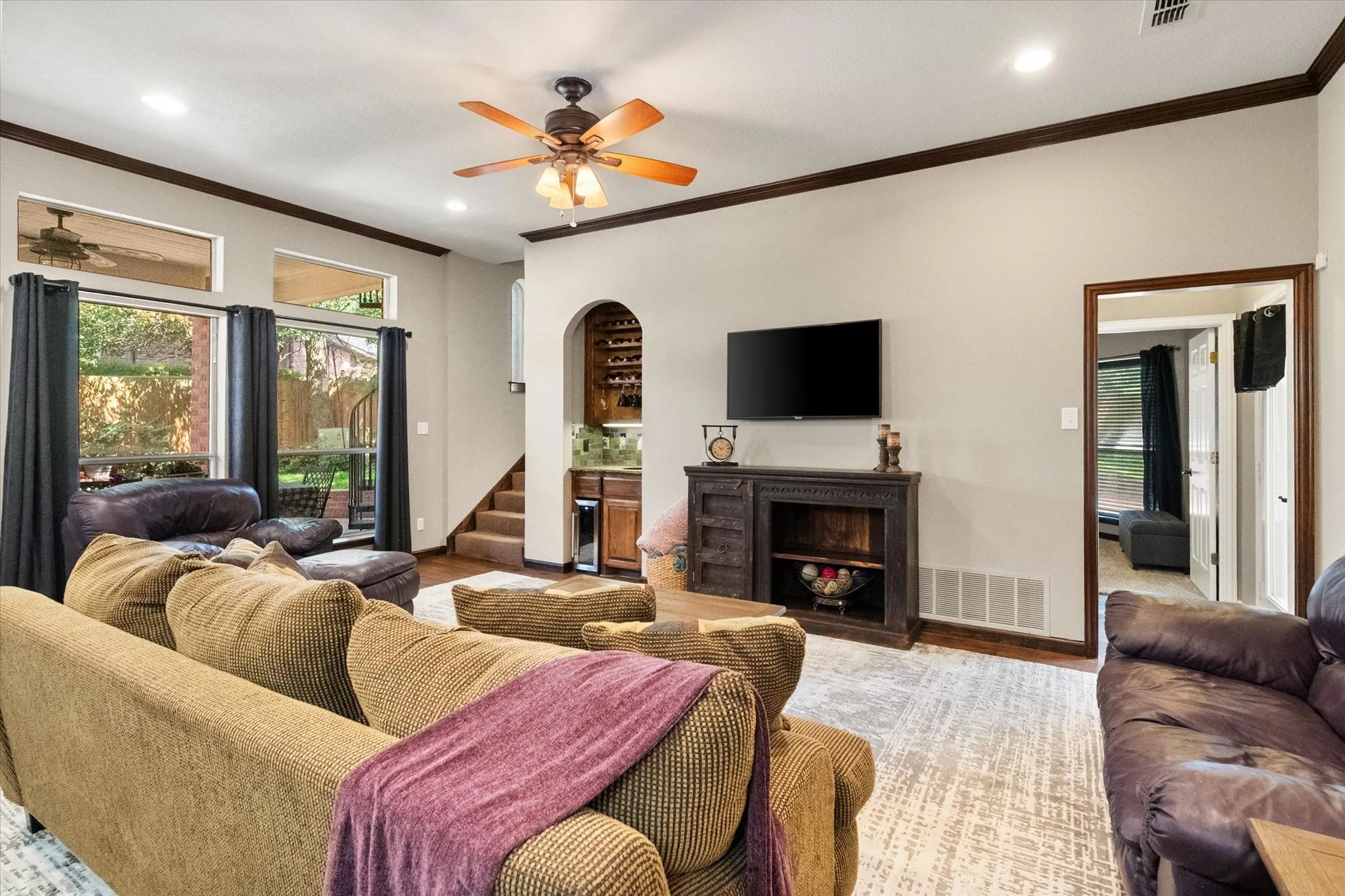 Single Family Residence For Sale in Tarrant County , 5 Brookside Court, Mansfield, Texas 76063, 4 Bedroom, 4 Bathroom, 3 Garage spaces, 3,880 Sqft, built in 1993, mls#21337256, Real Estate Agent in Mansfield, Homes For Sale in Tarrant county, Homes For Sale in Mansfield, Realtor in Mansfield Texas, Real Estate Brokerage Independent Realty Texas, Luminita Cordes Realtor