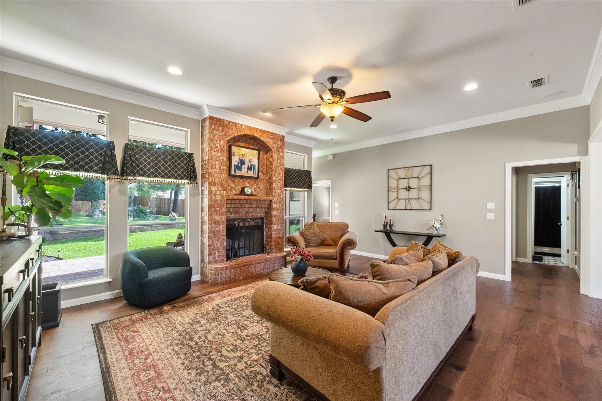 Single Family Residence For Sale in Tarrant County , 5 Brookside Court, Mansfield, Texas 76063, 4 Bedroom, 4 Bathroom, 3 Garage spaces, 3,880 Sqft, built in 1993, mls#21337256, Real Estate Agent in Mansfield, Homes For Sale in Tarrant county, Homes For Sale in Mansfield, Realtor in Mansfield Texas, Real Estate Brokerage Independent Realty Texas, Luminita Cordes Realtor