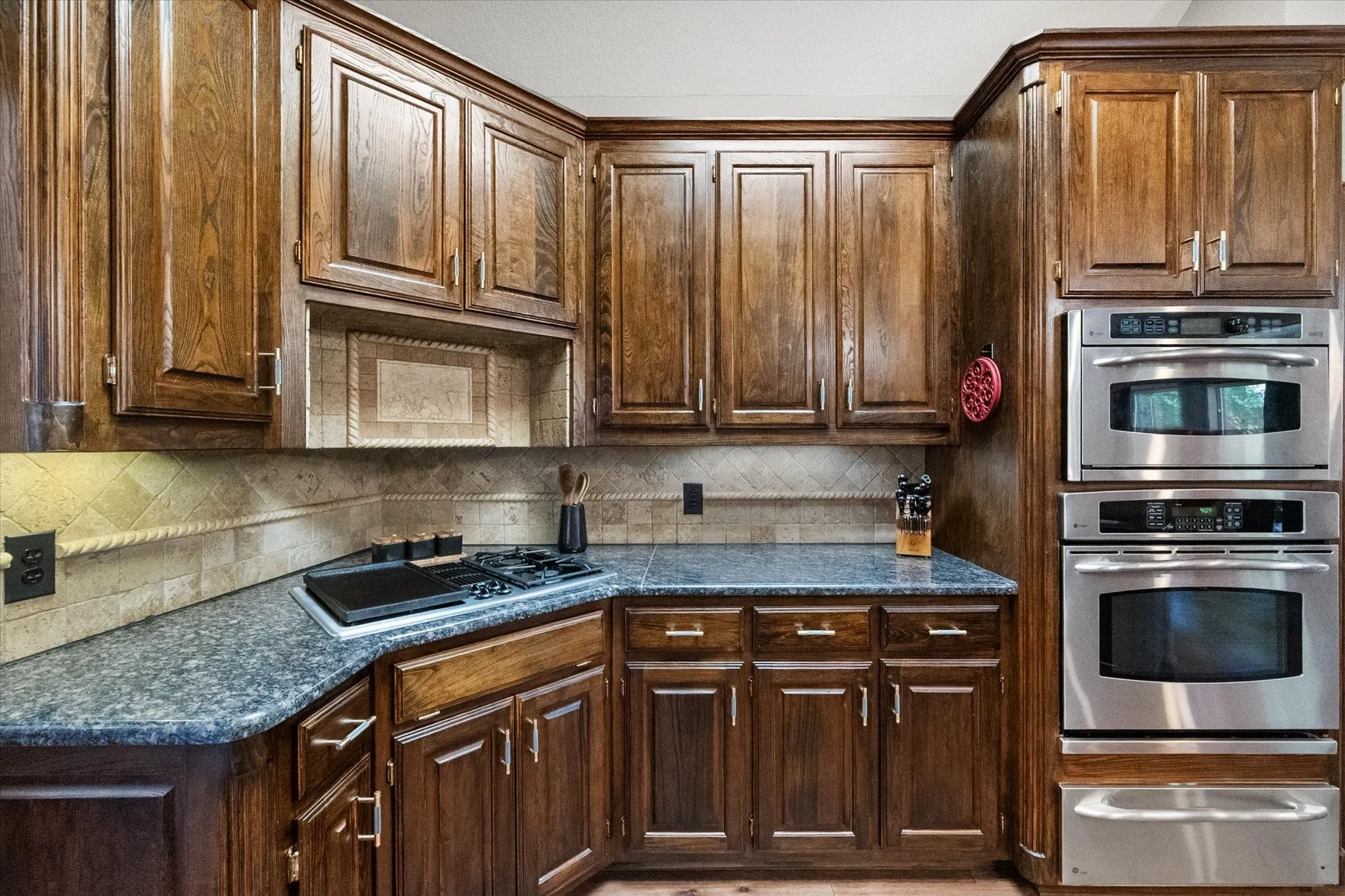 Single Family Residence For Sale in Tarrant County , 5 Brookside Court, Mansfield, Texas 76063, 4 Bedroom, 4 Bathroom, 3 Garage spaces, 3,880 Sqft, built in 1993, mls#21337256, Real Estate Agent in Mansfield, Homes For Sale in Tarrant county, Homes For Sale in Mansfield, Realtor in Mansfield Texas, Real Estate Brokerage Independent Realty Texas, Luminita Cordes Realtor