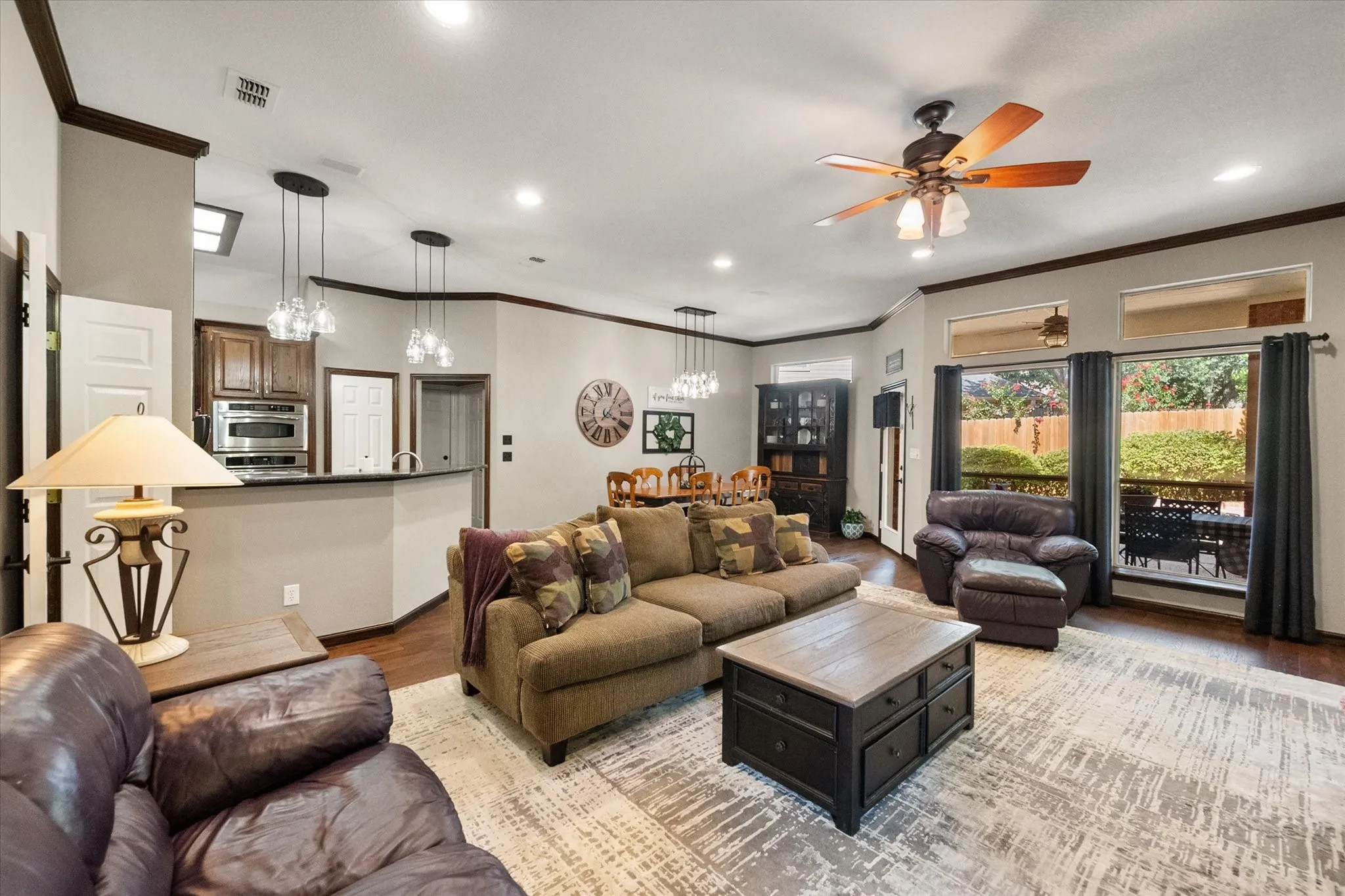 Single Family Residence For Sale in Tarrant County , 5 Brookside Court, Mansfield, Texas 76063, 4 Bedroom, 4 Bathroom, 3 Garage spaces, 3,880 Sqft, built in 1993, mls#21337256, Real Estate Agent in Mansfield, Homes For Sale in Tarrant county, Homes For Sale in Mansfield, Realtor in Mansfield Texas, Real Estate Brokerage Independent Realty Texas, Luminita Cordes Realtor