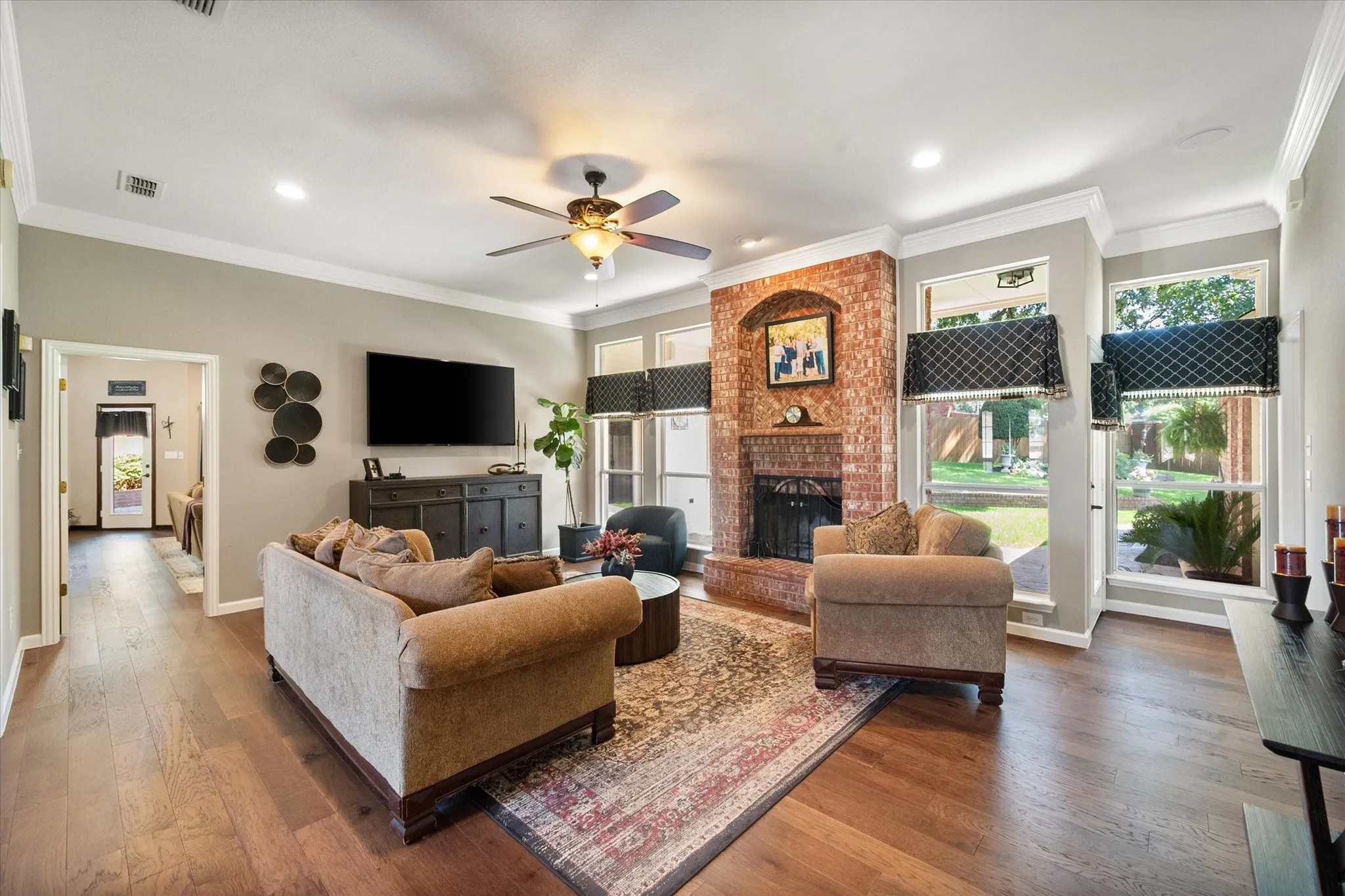 Single Family Residence For Sale in Tarrant County , 5 Brookside Court, Mansfield, Texas 76063, 4 Bedroom, 4 Bathroom, 3 Garage spaces, 3,880 Sqft, built in 1993, mls#21337256, Real Estate Agent in Mansfield, Homes For Sale in Tarrant county, Homes For Sale in Mansfield, Realtor in Mansfield Texas, Real Estate Brokerage Independent Realty Texas, Luminita Cordes Realtor