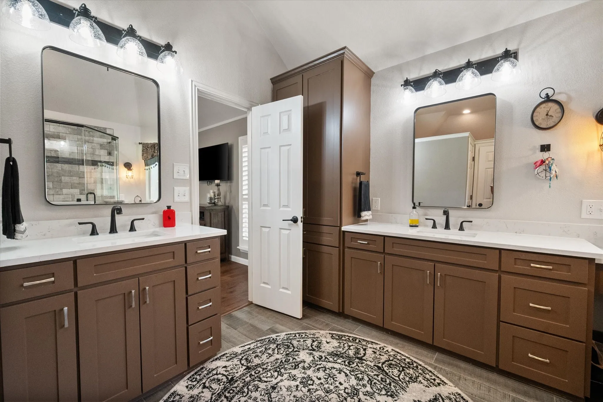Single Family Residence For Sale in Tarrant County , 5 Brookside Court, Mansfield, Texas 76063, 4 Bedroom, 4 Bathroom, 3 Garage spaces, 3,880 Sqft, built in 1993, mls#21337256, Real Estate Agent in Mansfield, Homes For Sale in Tarrant county, Homes For Sale in Mansfield, Realtor in Mansfield Texas, Real Estate Brokerage Independent Realty Texas, Luminita Cordes Realtor