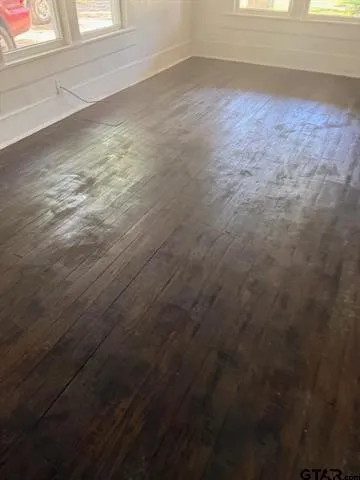 Single Family Residence For Sale in Wood County , 509 N Pacific Street, Mineola, Texas 75773, 3 Bedrooms, 2 Bathrooms, Garage spaces, 1,381 Sqft, built in 1920, Price $188,000, mls#21338623, Real Estate Agent in Mineola, Homes For Sale in Wood county, Homes For Sale in Mineola, Realtor in Mineola Texas, Real Estate Brokerage Independent Realty Texas, Luminita Cordes Realtor
