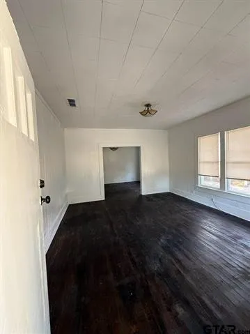 Single Family Residence For Sale in Wood County , 509 N Pacific Street, Mineola, Texas 75773, 3 Bedrooms, 2 Bathrooms, Garage spaces, 1,381 Sqft, built in 1920, Price $188,000, mls#21338623, Real Estate Agent in Mineola, Homes For Sale in Wood county, Homes For Sale in Mineola, Realtor in Mineola Texas, Real Estate Brokerage Independent Realty Texas, Luminita Cordes Realtor