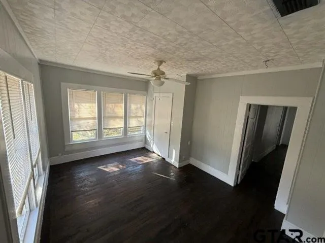 Single Family Residence For Sale in Wood County , 509 N Pacific Street, Mineola, Texas 75773, 3 Bedrooms, 2 Bathrooms, Garage spaces, 1,381 Sqft, built in 1920, Price $188,000, mls#21338623, Real Estate Agent in Mineola, Homes For Sale in Wood county, Homes For Sale in Mineola, Realtor in Mineola Texas, Real Estate Brokerage Independent Realty Texas, Luminita Cordes Realtor
