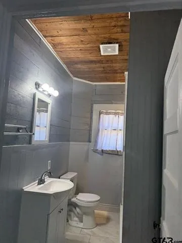 Single Family Residence For Sale in Wood County , 509 N Pacific Street, Mineola, Texas 75773, 3 Bedrooms, 2 Bathrooms, Garage spaces, 1,381 Sqft, built in 1920, Price $188,000, mls#21338623, Real Estate Agent in Mineola, Homes For Sale in Wood county, Homes For Sale in Mineola, Realtor in Mineola Texas, Real Estate Brokerage Independent Realty Texas, Luminita Cordes Realtor