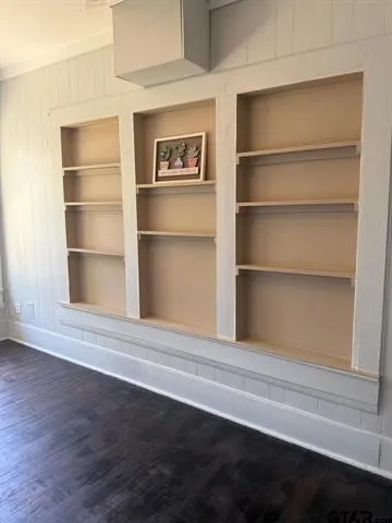 Single Family Residence For Sale in Wood County , 509 N Pacific Street, Mineola, Texas 75773, 3 Bedrooms, 2 Bathrooms, Garage spaces, 1,381 Sqft, built in 1920, Price $188,000, mls#21338623, Real Estate Agent in Mineola, Homes For Sale in Wood county, Homes For Sale in Mineola, Realtor in Mineola Texas, Real Estate Brokerage Independent Realty Texas, Luminita Cordes Realtor