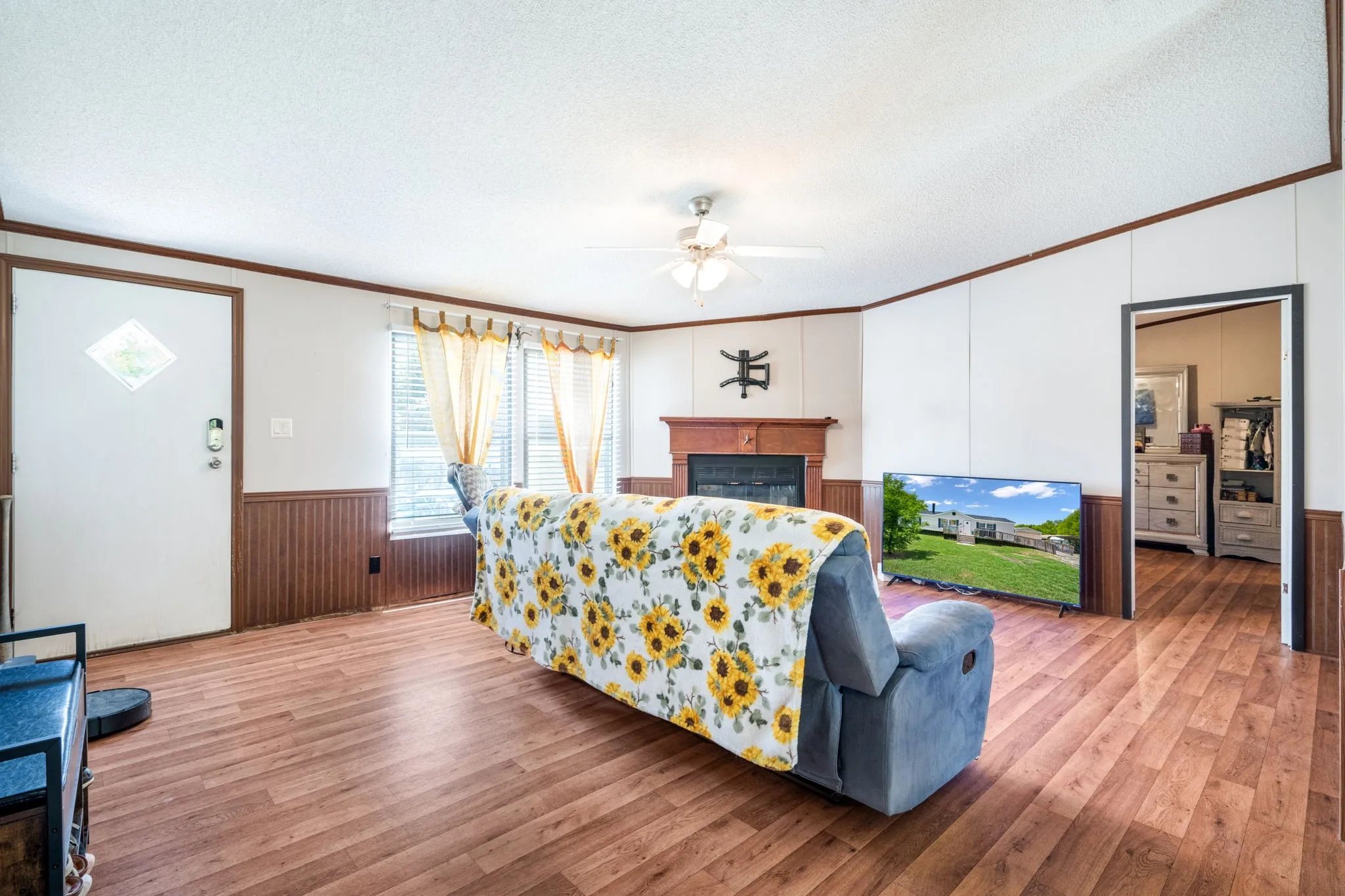 Manufactured Home For Sale in Wise County , 1215 Alliance Boulevard, Rhome, Texas 76078, 3 Bedrooms, 2 Bathrooms, 1 Garage spaces, 1,450 Sqft, built in 2009, Price $250,000, mls#21337871, Real Estate Agent in Rhome, Homes For Sale in Wise county, Homes For Sale in Rhome, Realtor in Rhome Texas, Real Estate Brokerage Independent Realty Texas, Luminita Cordes Realtor
