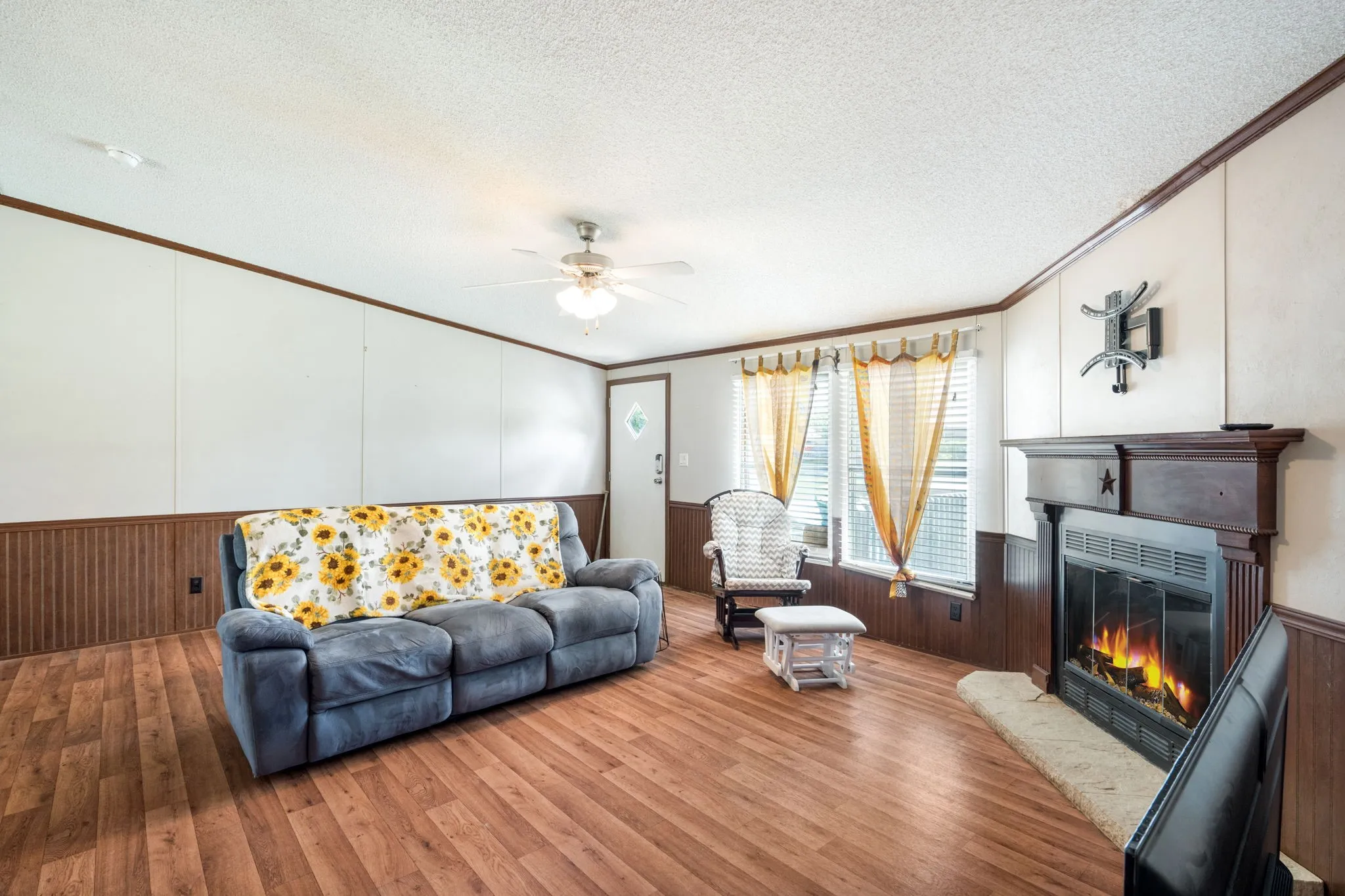 Manufactured Home For Sale in Wise County , 1215 Alliance Boulevard, Rhome, Texas 76078, 3 Bedrooms, 2 Bathrooms, 1 Garage spaces, 1,450 Sqft, built in 2009, Price $250,000, mls#21337871, Real Estate Agent in Rhome, Homes For Sale in Wise county, Homes For Sale in Rhome, Realtor in Rhome Texas, Real Estate Brokerage Independent Realty Texas, Luminita Cordes Realtor