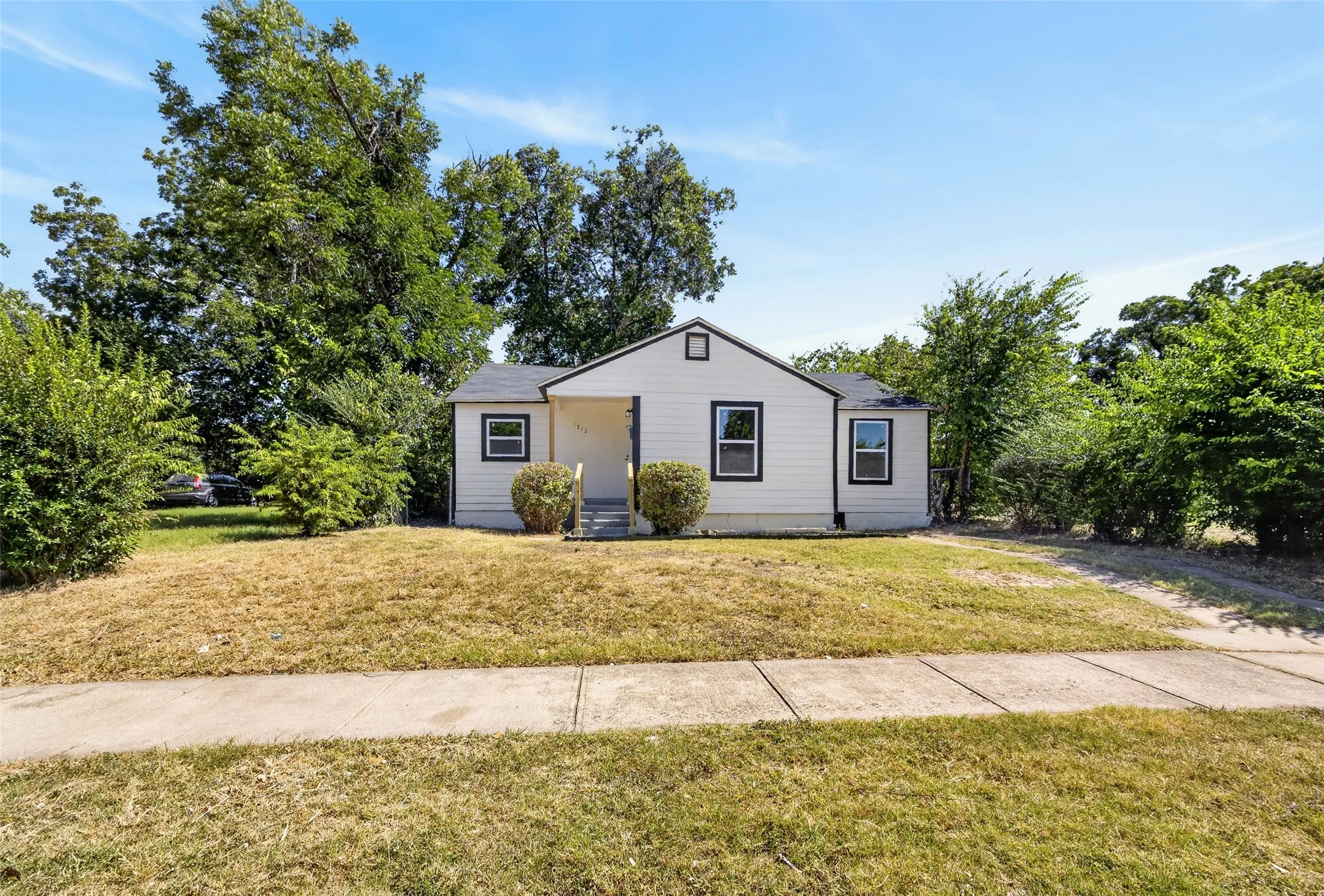 Single Family Residence For Sale in Tarrant County , 1212 E Ramsey Avenue, Fort Worth, Texas 76104, 4 Bedroom, 2 Bathroom, Garage spaces, 1,390 Sqft, built in 1945, mls#21332183, Real Estate Agent in Fort Worth, Homes For Sale in Tarrant county, Homes For Sale in Fort Worth, Realtor in Fort Worth Texas, Real Estate Brokerage Independent Realty Texas, Luminita Cordes Realtor