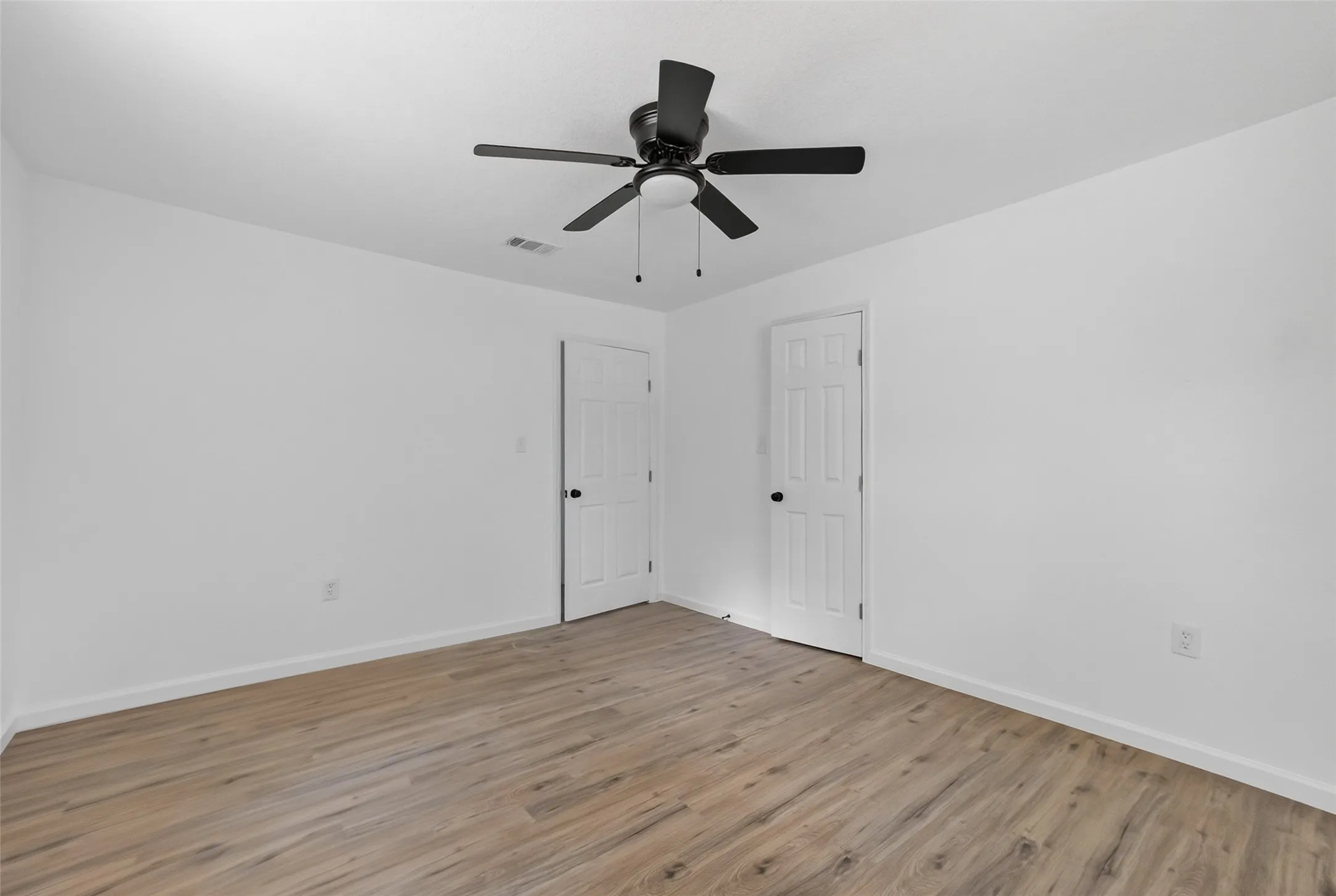 Single Family Residence For Sale in Tarrant County , 1212 E Ramsey Avenue, Fort Worth, Texas 76104, 4 Bedroom, 2 Bathroom, Garage spaces, 1,390 Sqft, built in 1945, mls#21332183, Real Estate Agent in Fort Worth, Homes For Sale in Tarrant county, Homes For Sale in Fort Worth, Realtor in Fort Worth Texas, Real Estate Brokerage Independent Realty Texas, Luminita Cordes Realtor
