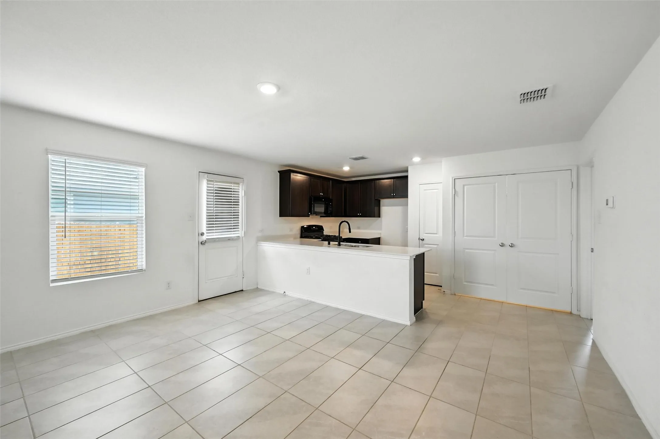 Single Family Residence For Sale in Tarrant County , 2733 Slatewood Drive, Fort Worth, Texas 76179, 3 Bedrooms, 2 Bathrooms, 2 Garage spaces, 1,276 Sqft, built in 2022, Price $270,000, mls#21338621, Real Estate Agent in Fort Worth, Homes For Sale in Tarrant county, Homes For Sale in Fort Worth, Realtor in Fort Worth Texas, Real Estate Brokerage Independent Realty Texas, Luminita Cordes Realtor