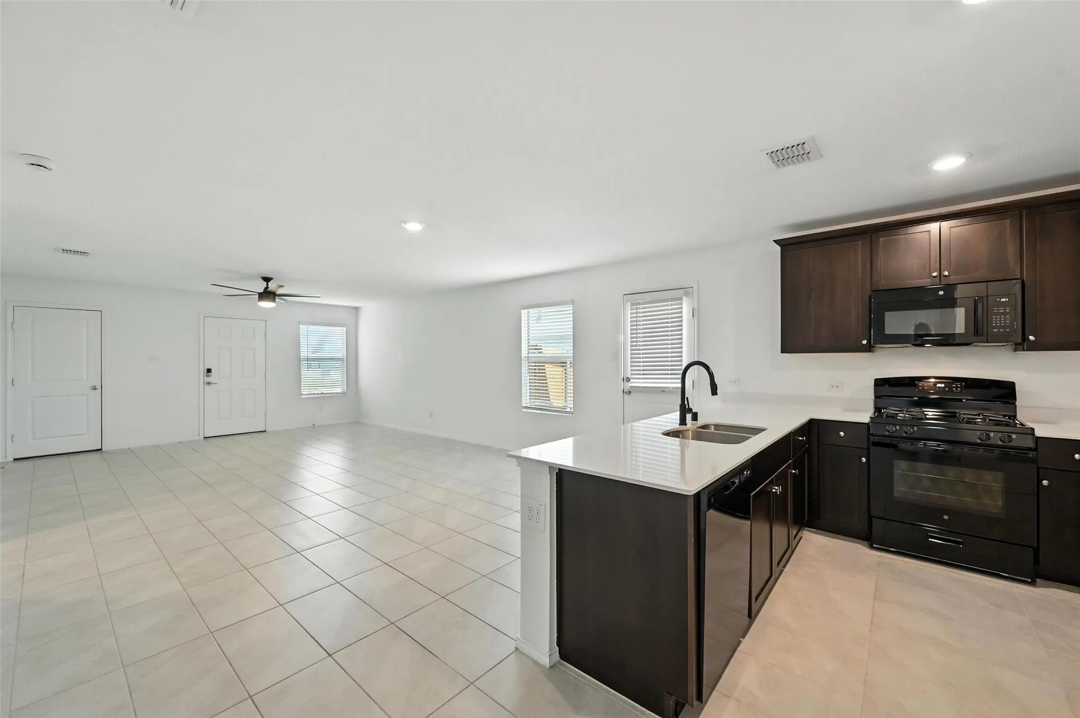 Single Family Residence For Sale in Tarrant County , 2733 Slatewood Drive, Fort Worth, Texas 76179, 3 Bedrooms, 2 Bathrooms, 2 Garage spaces, 1,276 Sqft, built in 2022, Price $270,000, mls#21338621, Real Estate Agent in Fort Worth, Homes For Sale in Tarrant county, Homes For Sale in Fort Worth, Realtor in Fort Worth Texas, Real Estate Brokerage Independent Realty Texas, Luminita Cordes Realtor