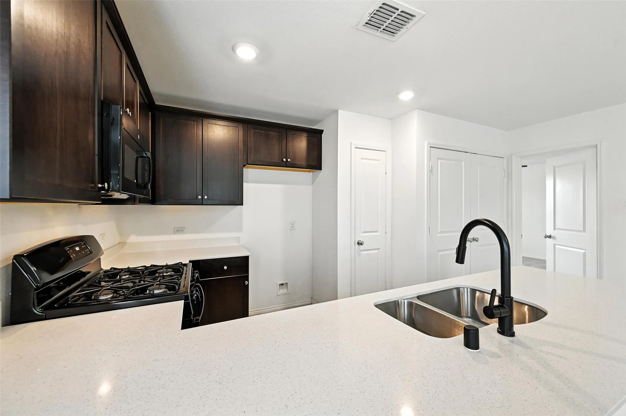 Single Family Residence For Sale in Tarrant County , 2733 Slatewood Drive, Fort Worth, Texas 76179, 3 Bedrooms, 2 Bathrooms, 2 Garage spaces, 1,276 Sqft, built in 2022, Price $270,000, mls#21338621, Real Estate Agent in Fort Worth, Homes For Sale in Tarrant county, Homes For Sale in Fort Worth, Realtor in Fort Worth Texas, Real Estate Brokerage Independent Realty Texas, Luminita Cordes Realtor