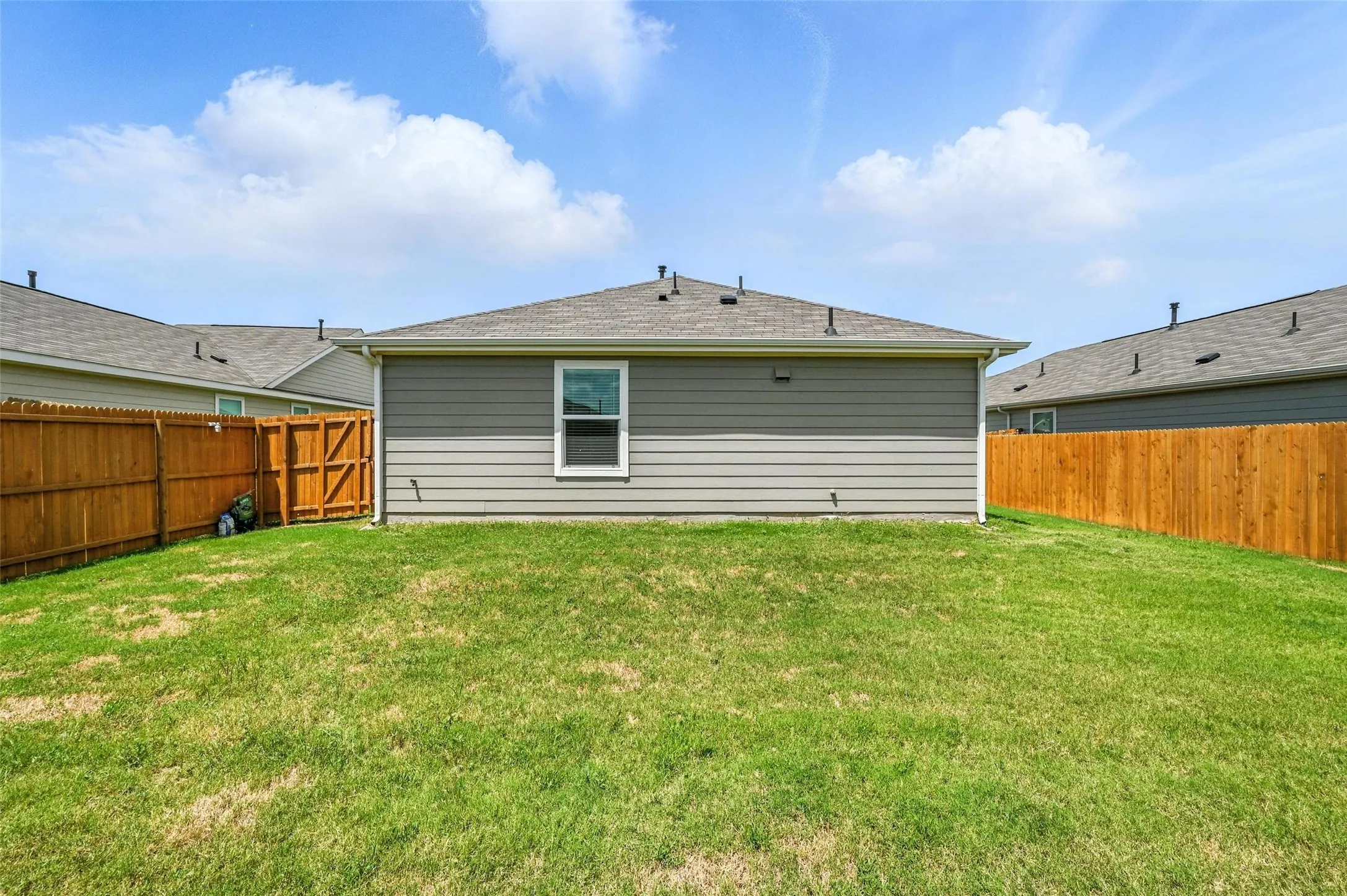 Single Family Residence For Sale in Tarrant County , 2733 Slatewood Drive, Fort Worth, Texas 76179, 3 Bedrooms, 2 Bathrooms, 2 Garage spaces, 1,276 Sqft, built in 2022, Price $270,000, mls#21338621, Real Estate Agent in Fort Worth, Homes For Sale in Tarrant county, Homes For Sale in Fort Worth, Realtor in Fort Worth Texas, Real Estate Brokerage Independent Realty Texas, Luminita Cordes Realtor