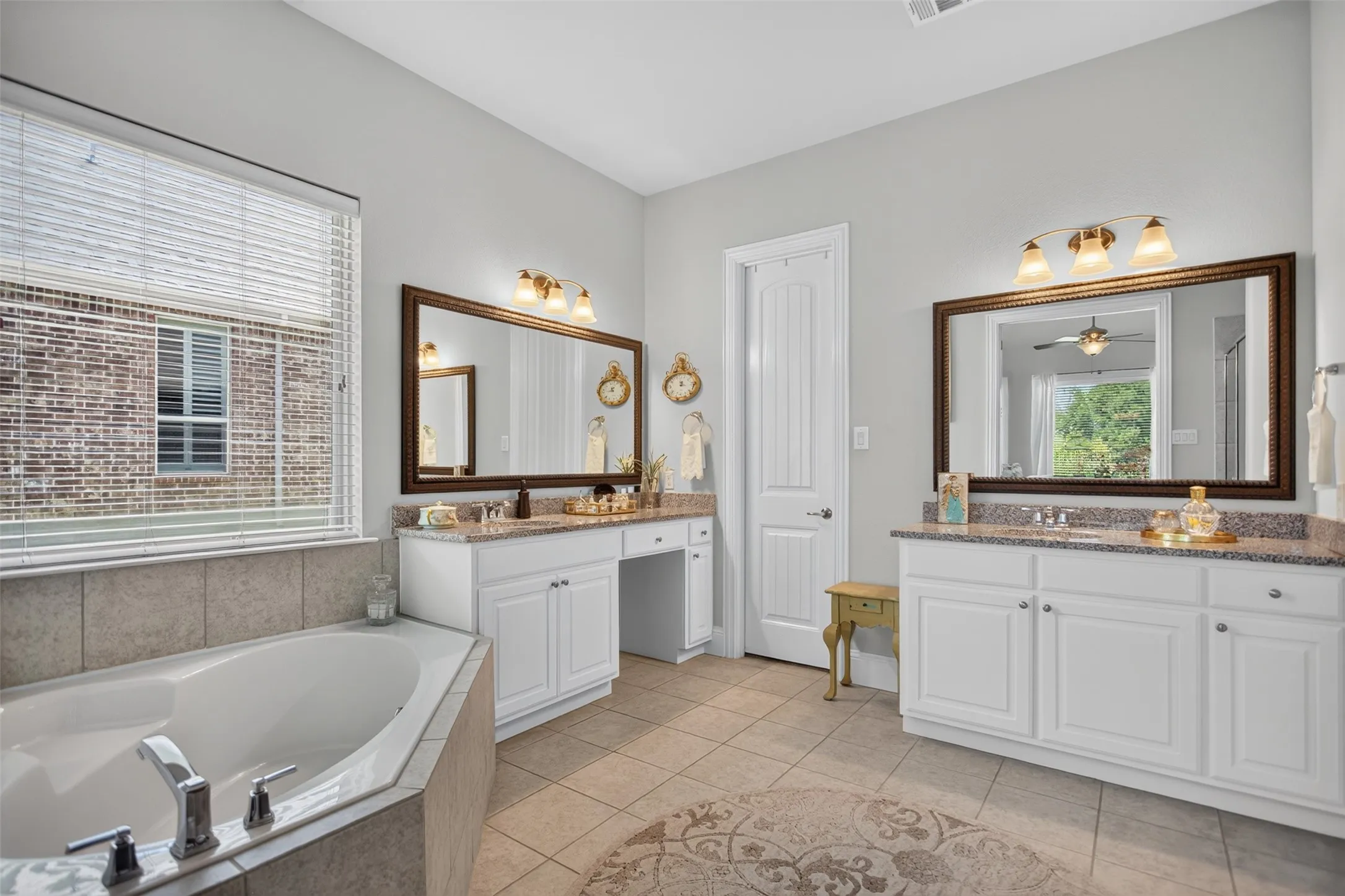 Single Family Residence For Sale in Rockwall County , 2809 Abundant Court, Heath, Texas 75126, 3 Bedroom, 3 Bathroom, 2 Garage spaces, 2,501 Sqft, built in 2017, mls#21336476, Real Estate Agent in Heath, Homes For Sale in Rockwall county, Homes For Sale in Heath, Realtor in Heath Texas, Real Estate Brokerage Independent Realty Texas, Luminita Cordes Realtor