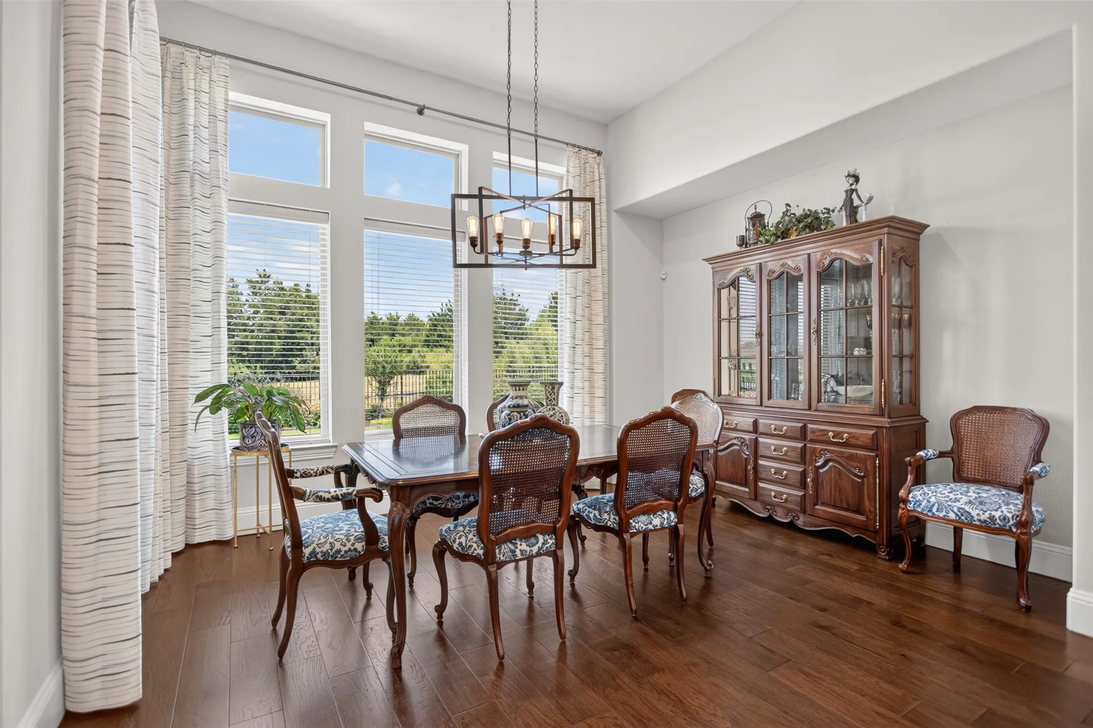 Single Family Residence For Sale in Rockwall County , 2809 Abundant Court, Heath, Texas 75126, 3 Bedroom, 3 Bathroom, 2 Garage spaces, 2,501 Sqft, built in 2017, mls#21336476, Real Estate Agent in Heath, Homes For Sale in Rockwall county, Homes For Sale in Heath, Realtor in Heath Texas, Real Estate Brokerage Independent Realty Texas, Luminita Cordes Realtor