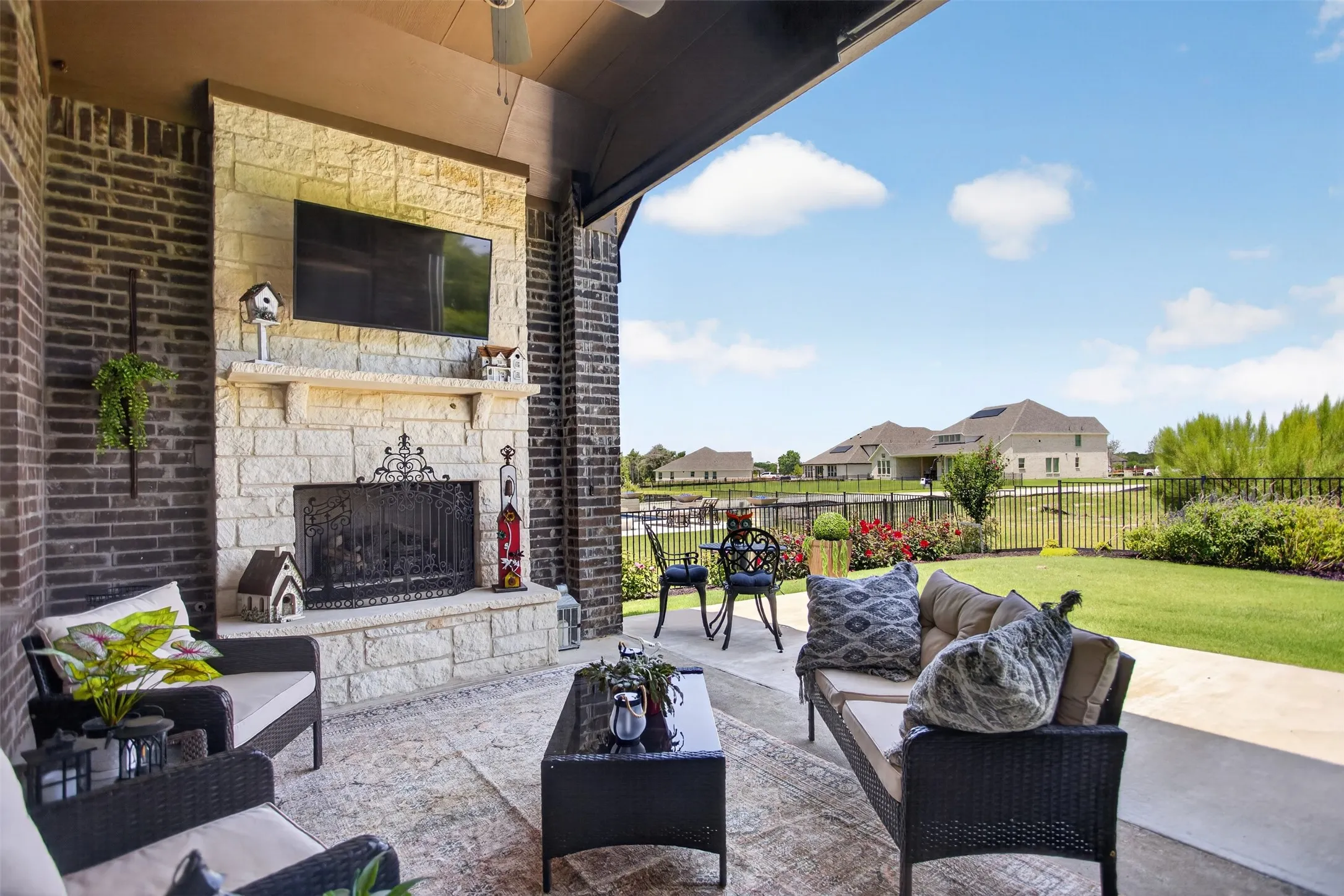 Single Family Residence For Sale in Rockwall County , 2809 Abundant Court, Heath, Texas 75126, 3 Bedroom, 3 Bathroom, 2 Garage spaces, 2,501 Sqft, built in 2017, mls#21336476, Real Estate Agent in Heath, Homes For Sale in Rockwall county, Homes For Sale in Heath, Realtor in Heath Texas, Real Estate Brokerage Independent Realty Texas, Luminita Cordes Realtor