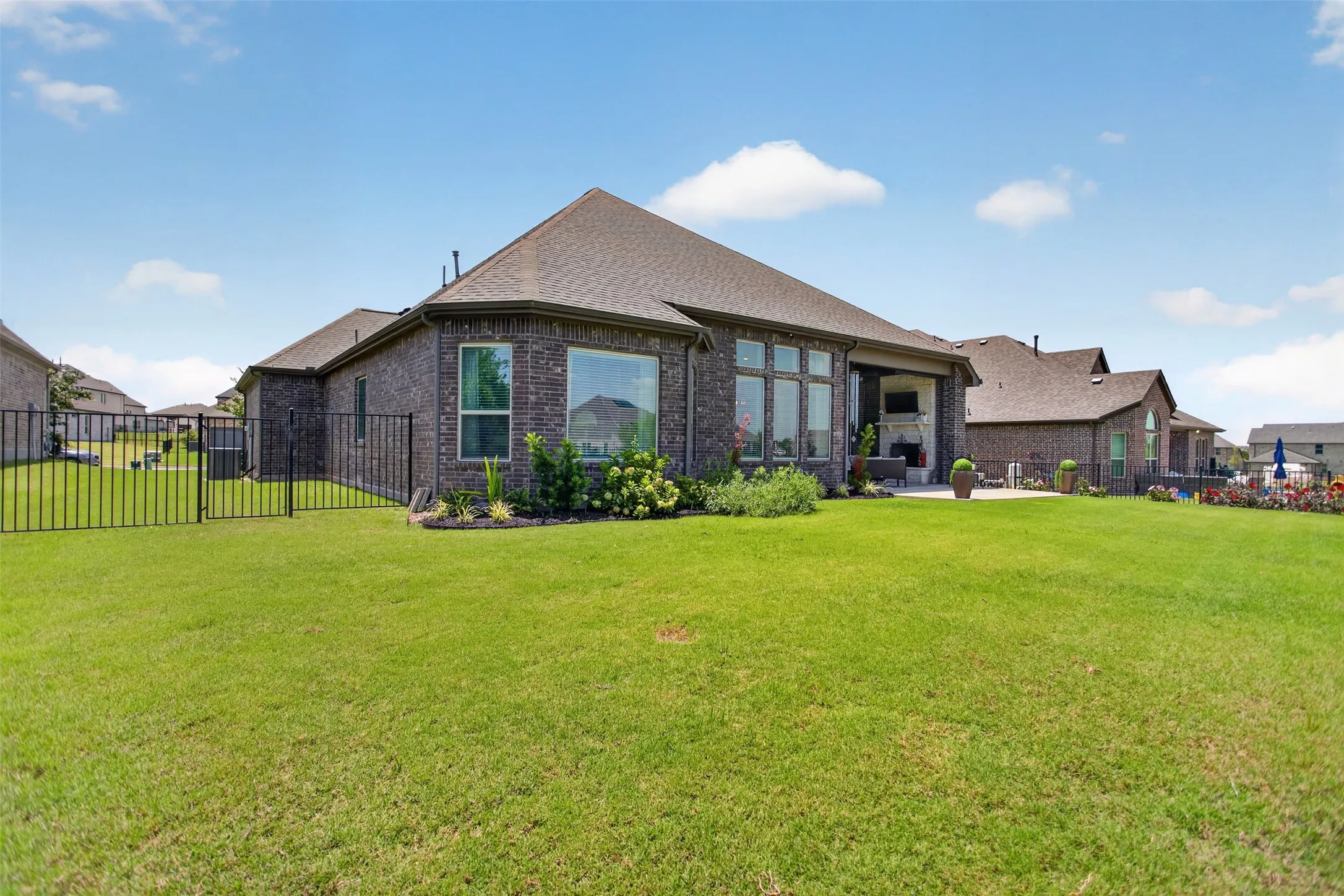 Single Family Residence For Sale in Rockwall County , 2809 Abundant Court, Heath, Texas 75126, 3 Bedroom, 3 Bathroom, 2 Garage spaces, 2,501 Sqft, built in 2017, mls#21336476, Real Estate Agent in Heath, Homes For Sale in Rockwall county, Homes For Sale in Heath, Realtor in Heath Texas, Real Estate Brokerage Independent Realty Texas, Luminita Cordes Realtor