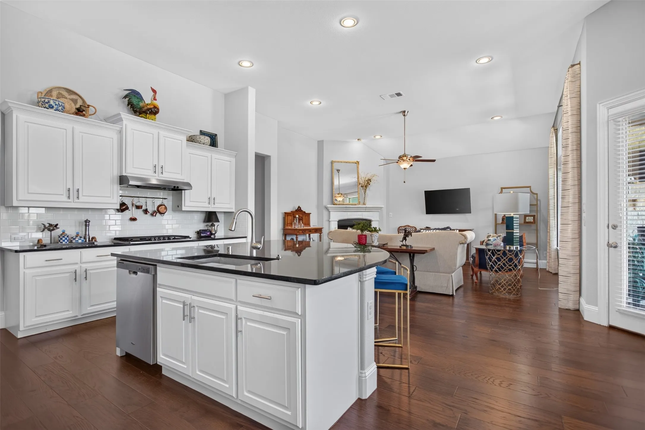 Single Family Residence For Sale in Rockwall County , 2809 Abundant Court, Heath, Texas 75126, 3 Bedroom, 3 Bathroom, 2 Garage spaces, 2,501 Sqft, built in 2017, mls#21336476, Real Estate Agent in Heath, Homes For Sale in Rockwall county, Homes For Sale in Heath, Realtor in Heath Texas, Real Estate Brokerage Independent Realty Texas, Luminita Cordes Realtor