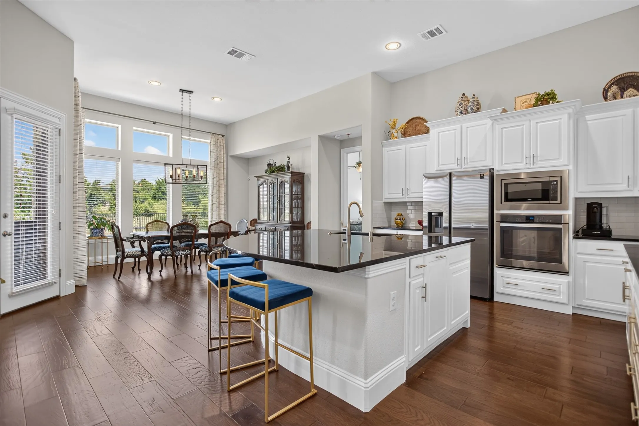 Single Family Residence For Sale in Rockwall County , 2809 Abundant Court, Heath, Texas 75126, 3 Bedroom, 3 Bathroom, 2 Garage spaces, 2,501 Sqft, built in 2017, mls#21336476, Real Estate Agent in Heath, Homes For Sale in Rockwall county, Homes For Sale in Heath, Realtor in Heath Texas, Real Estate Brokerage Independent Realty Texas, Luminita Cordes Realtor
