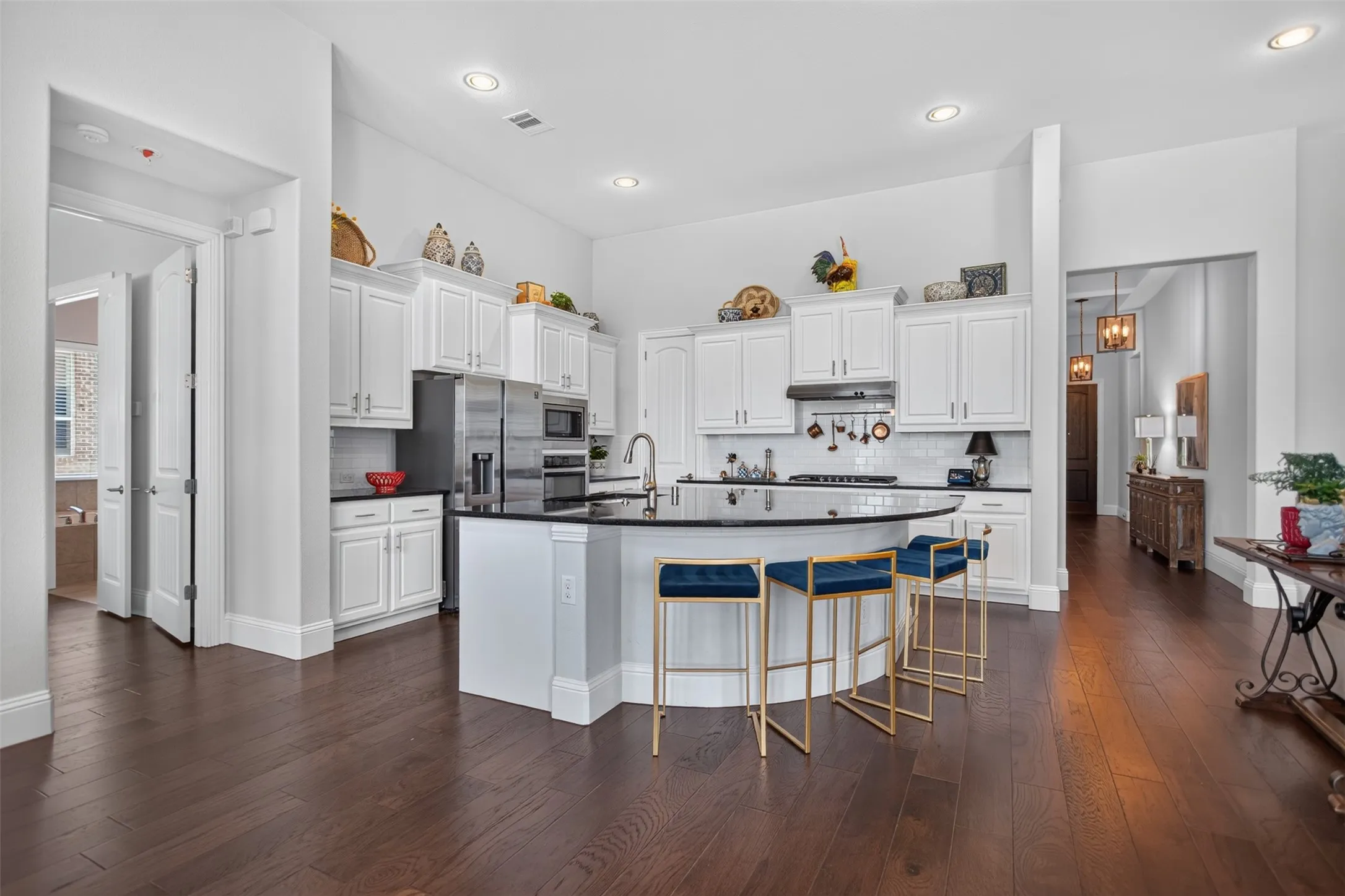 Single Family Residence For Sale in Rockwall County , 2809 Abundant Court, Heath, Texas 75126, 3 Bedroom, 3 Bathroom, 2 Garage spaces, 2,501 Sqft, built in 2017, mls#21336476, Real Estate Agent in Heath, Homes For Sale in Rockwall county, Homes For Sale in Heath, Realtor in Heath Texas, Real Estate Brokerage Independent Realty Texas, Luminita Cordes Realtor