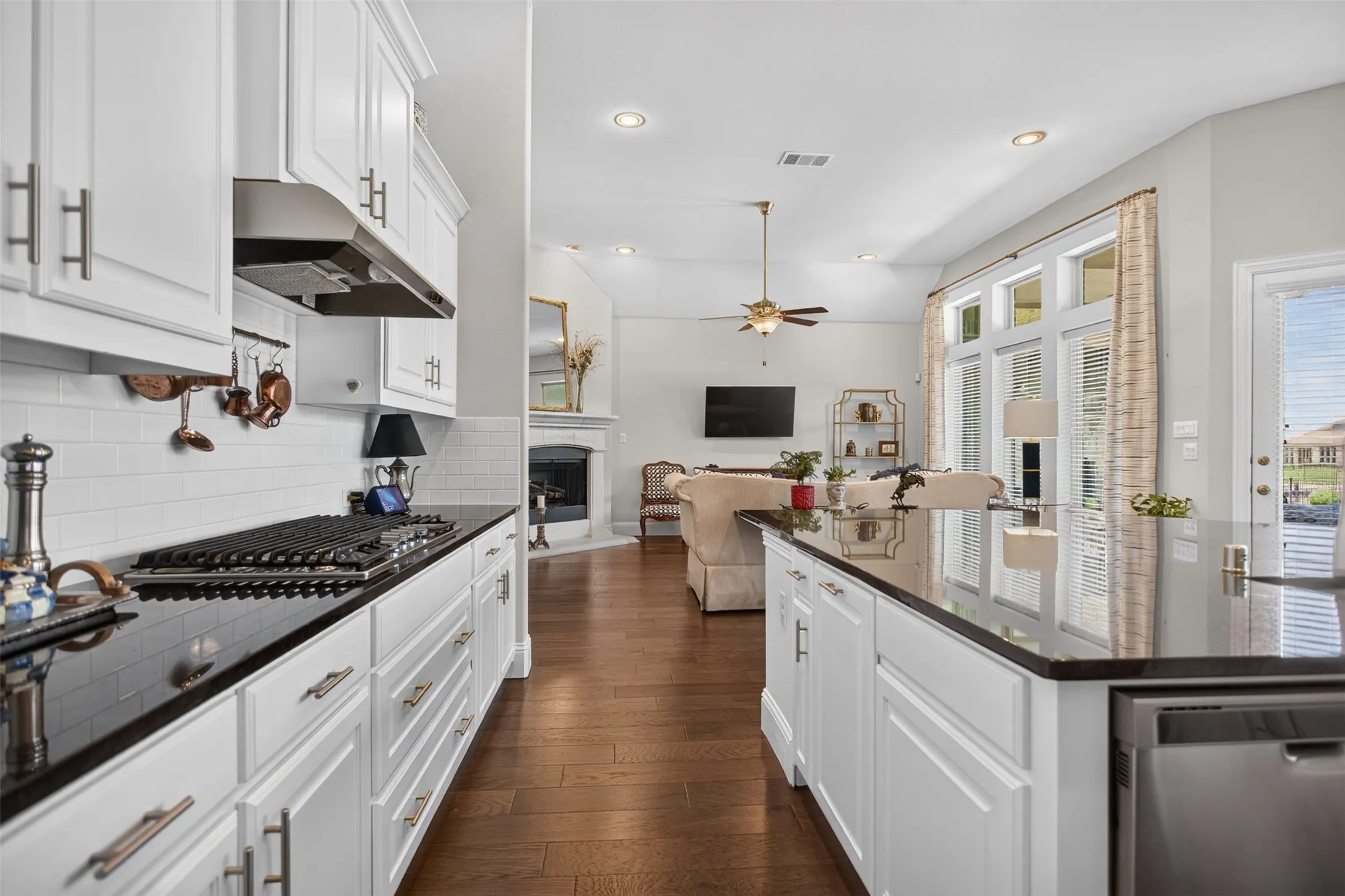 Single Family Residence For Sale in Rockwall County , 2809 Abundant Court, Heath, Texas 75126, 3 Bedroom, 3 Bathroom, 2 Garage spaces, 2,501 Sqft, built in 2017, mls#21336476, Real Estate Agent in Heath, Homes For Sale in Rockwall county, Homes For Sale in Heath, Realtor in Heath Texas, Real Estate Brokerage Independent Realty Texas, Luminita Cordes Realtor