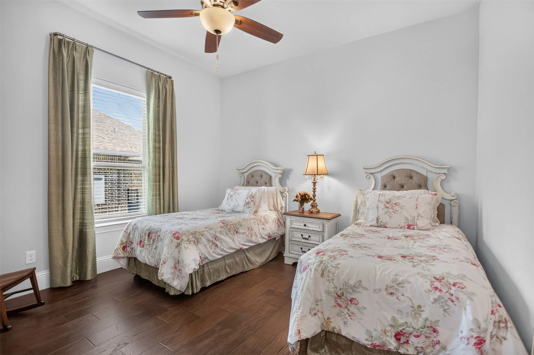Single Family Residence For Sale in Rockwall County , 2809 Abundant Court, Heath, Texas 75126, 3 Bedroom, 3 Bathroom, 2 Garage spaces, 2,501 Sqft, built in 2017, mls#21336476, Real Estate Agent in Heath, Homes For Sale in Rockwall county, Homes For Sale in Heath, Realtor in Heath Texas, Real Estate Brokerage Independent Realty Texas, Luminita Cordes Realtor