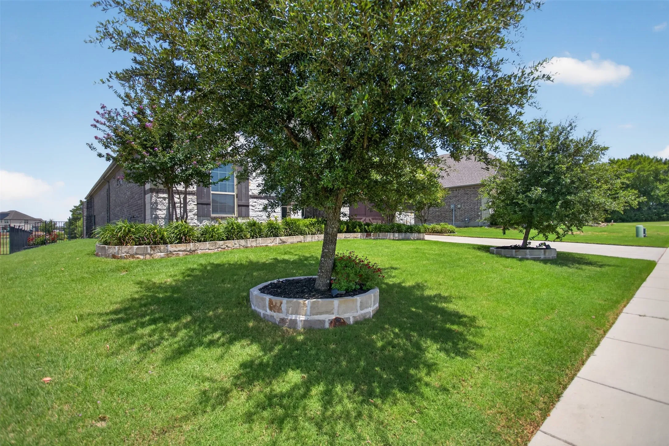 Single Family Residence For Sale in Rockwall County , 2809 Abundant Court, Heath, Texas 75126, 3 Bedroom, 3 Bathroom, 2 Garage spaces, 2,501 Sqft, built in 2017, mls#21336476, Real Estate Agent in Heath, Homes For Sale in Rockwall county, Homes For Sale in Heath, Realtor in Heath Texas, Real Estate Brokerage Independent Realty Texas, Luminita Cordes Realtor