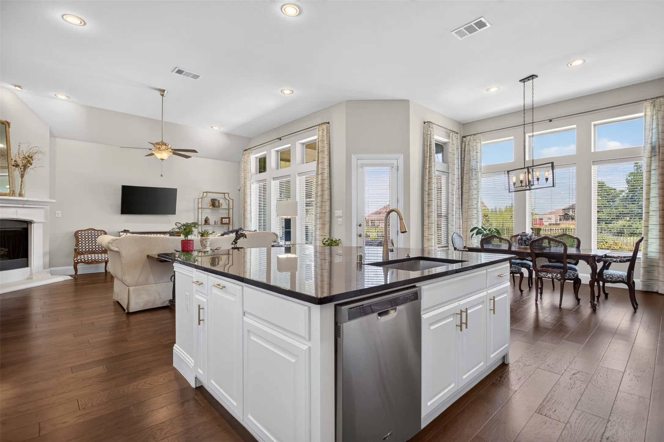 Single Family Residence For Sale in Rockwall County , 2809 Abundant Court, Heath, Texas 75126, 3 Bedroom, 3 Bathroom, 2 Garage spaces, 2,501 Sqft, built in 2017, mls#21336476, Real Estate Agent in Heath, Homes For Sale in Rockwall county, Homes For Sale in Heath, Realtor in Heath Texas, Real Estate Brokerage Independent Realty Texas, Luminita Cordes Realtor