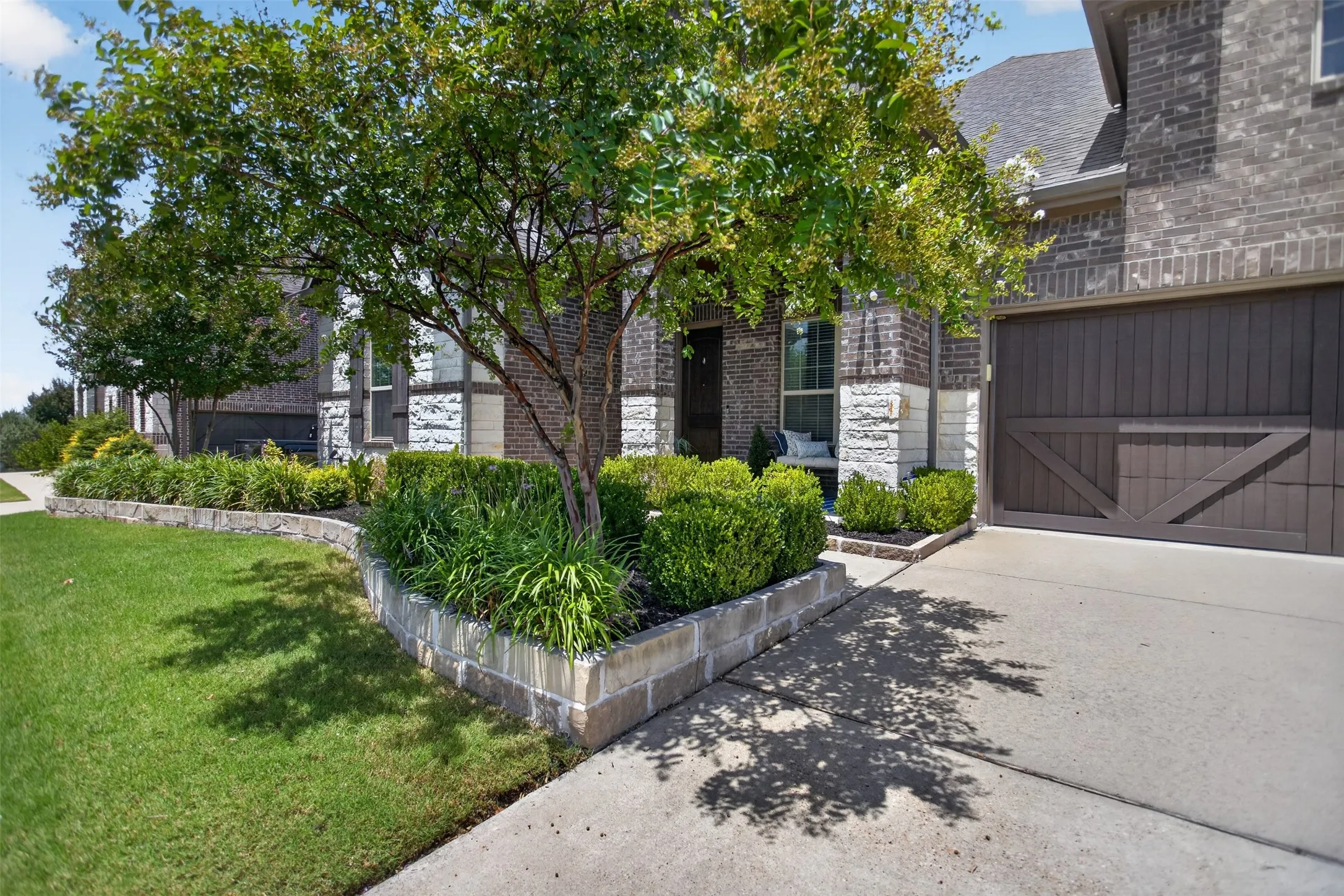 Single Family Residence For Sale in Rockwall County , 2809 Abundant Court, Heath, Texas 75126, 3 Bedroom, 3 Bathroom, 2 Garage spaces, 2,501 Sqft, built in 2017, mls#21336476, Real Estate Agent in Heath, Homes For Sale in Rockwall county, Homes For Sale in Heath, Realtor in Heath Texas, Real Estate Brokerage Independent Realty Texas, Luminita Cordes Realtor