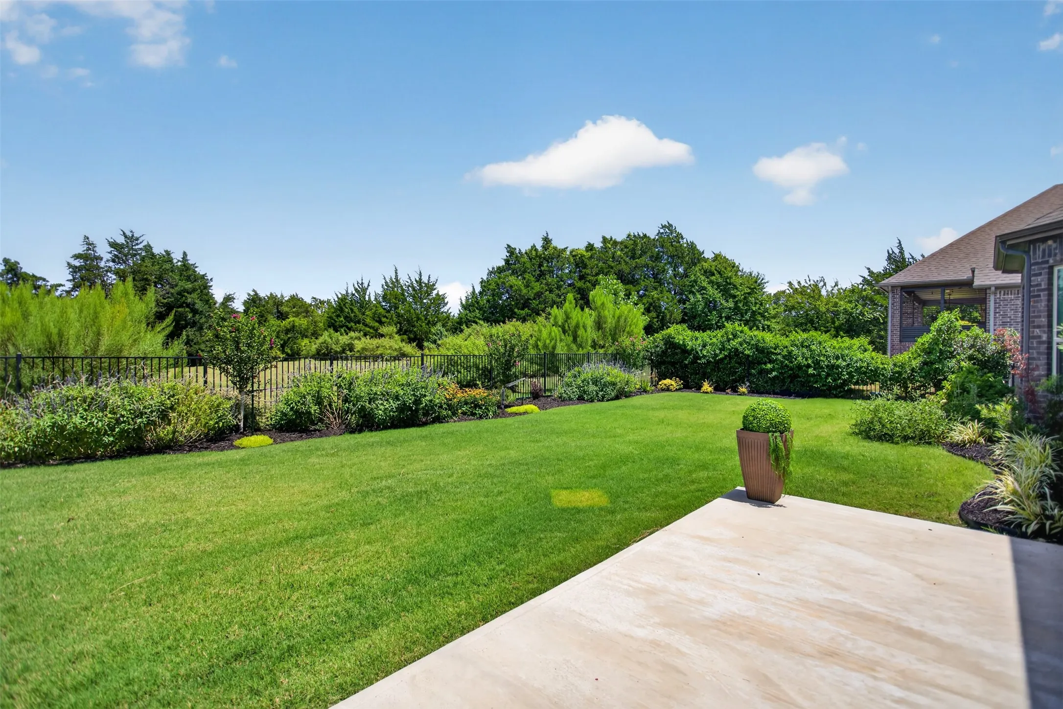 Single Family Residence For Sale in Rockwall County , 2809 Abundant Court, Heath, Texas 75126, 3 Bedroom, 3 Bathroom, 2 Garage spaces, 2,501 Sqft, built in 2017, mls#21336476, Real Estate Agent in Heath, Homes For Sale in Rockwall county, Homes For Sale in Heath, Realtor in Heath Texas, Real Estate Brokerage Independent Realty Texas, Luminita Cordes Realtor