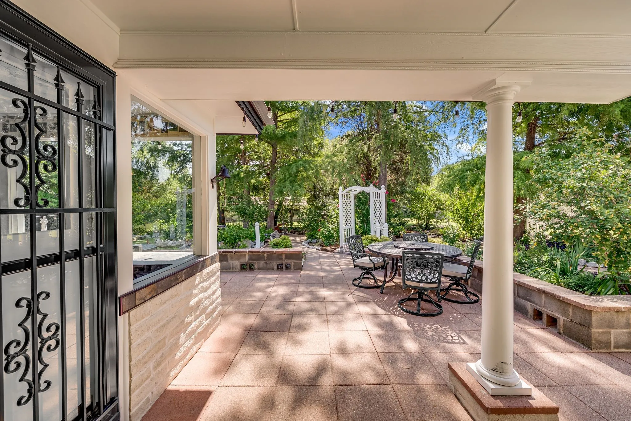 Single Family Residence For Sale in Denton County , 5120 Wildwood Drive, Flower Mound, Texas 75028, 3 Bedroom, 2 Bathroom, 2 Garage spaces, 2,764 Sqft, built in 1978, mls#21331117, Real Estate Agent in Flower Mound, Homes For Sale in Denton county, Homes For Sale in Flower Mound, Realtor in Flower Mound Texas, Real Estate Brokerage Independent Realty Texas, Luminita Cordes Realtor