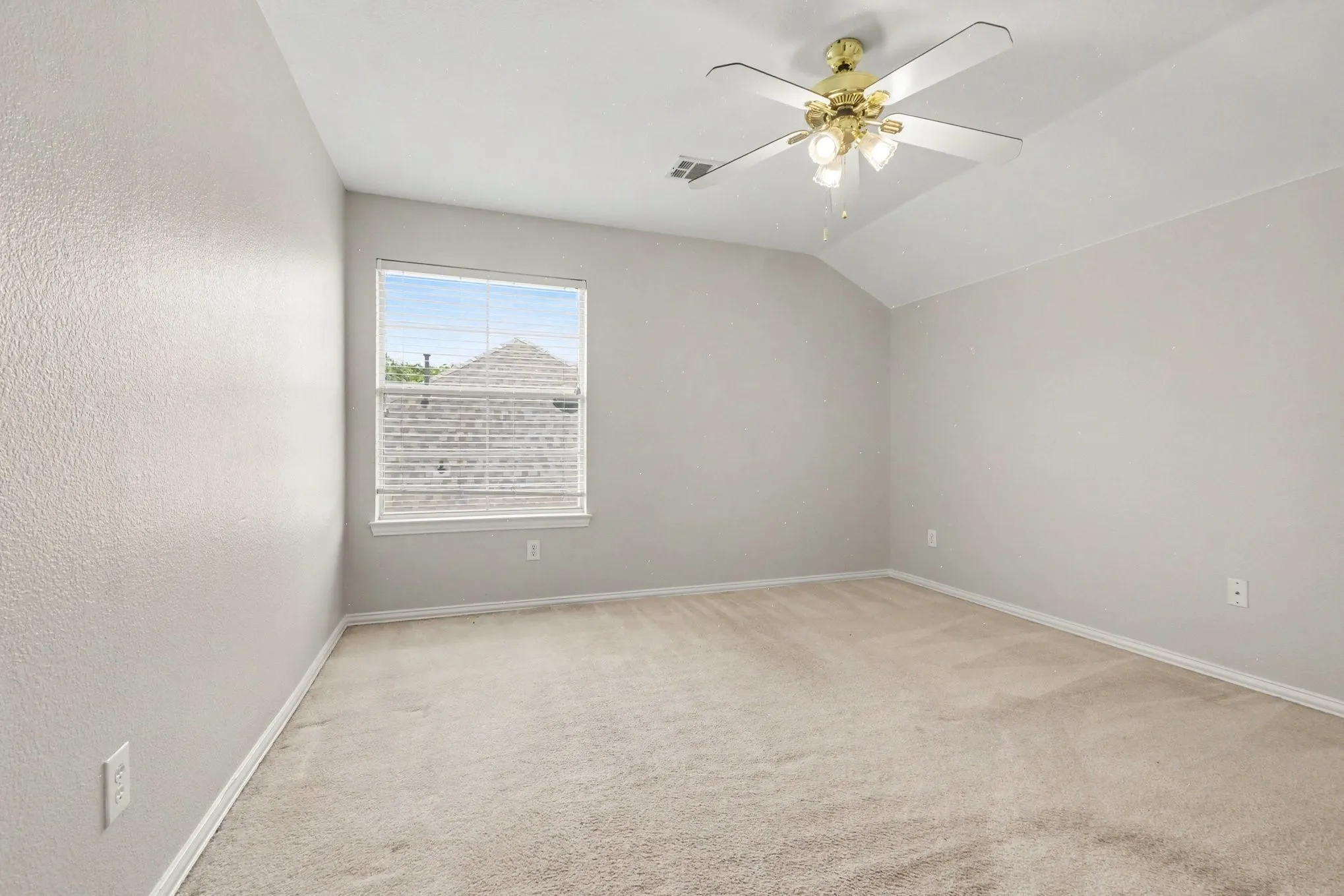 Single Family Residence For Sale in Collin County , 415 Heatherwood Drive, Allen, Texas 75002, 5 Bedroom, 4 Bathroom, 2 Garage spaces, 3,308 Sqft, built in 1999, mls#21338551, Real Estate Agent in Allen, Homes For Sale in Collin county, Homes For Sale in Allen, Realtor in Allen Texas, Real Estate Brokerage Independent Realty Texas, Luminita Cordes Realtor