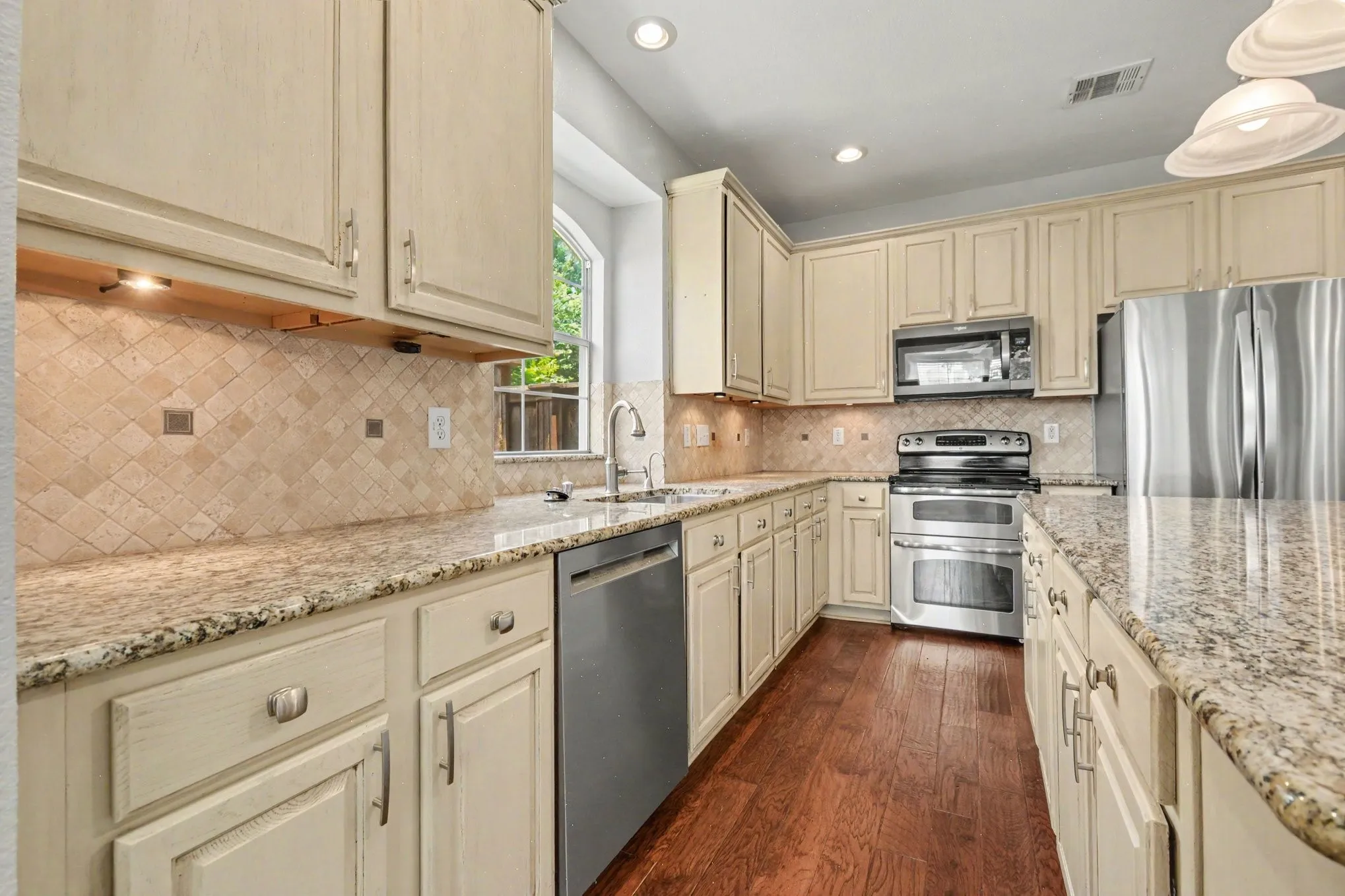 Single Family Residence For Sale in Collin County , 415 Heatherwood Drive, Allen, Texas 75002, 5 Bedroom, 4 Bathroom, 2 Garage spaces, 3,308 Sqft, built in 1999, mls#21338551, Real Estate Agent in Allen, Homes For Sale in Collin county, Homes For Sale in Allen, Realtor in Allen Texas, Real Estate Brokerage Independent Realty Texas, Luminita Cordes Realtor